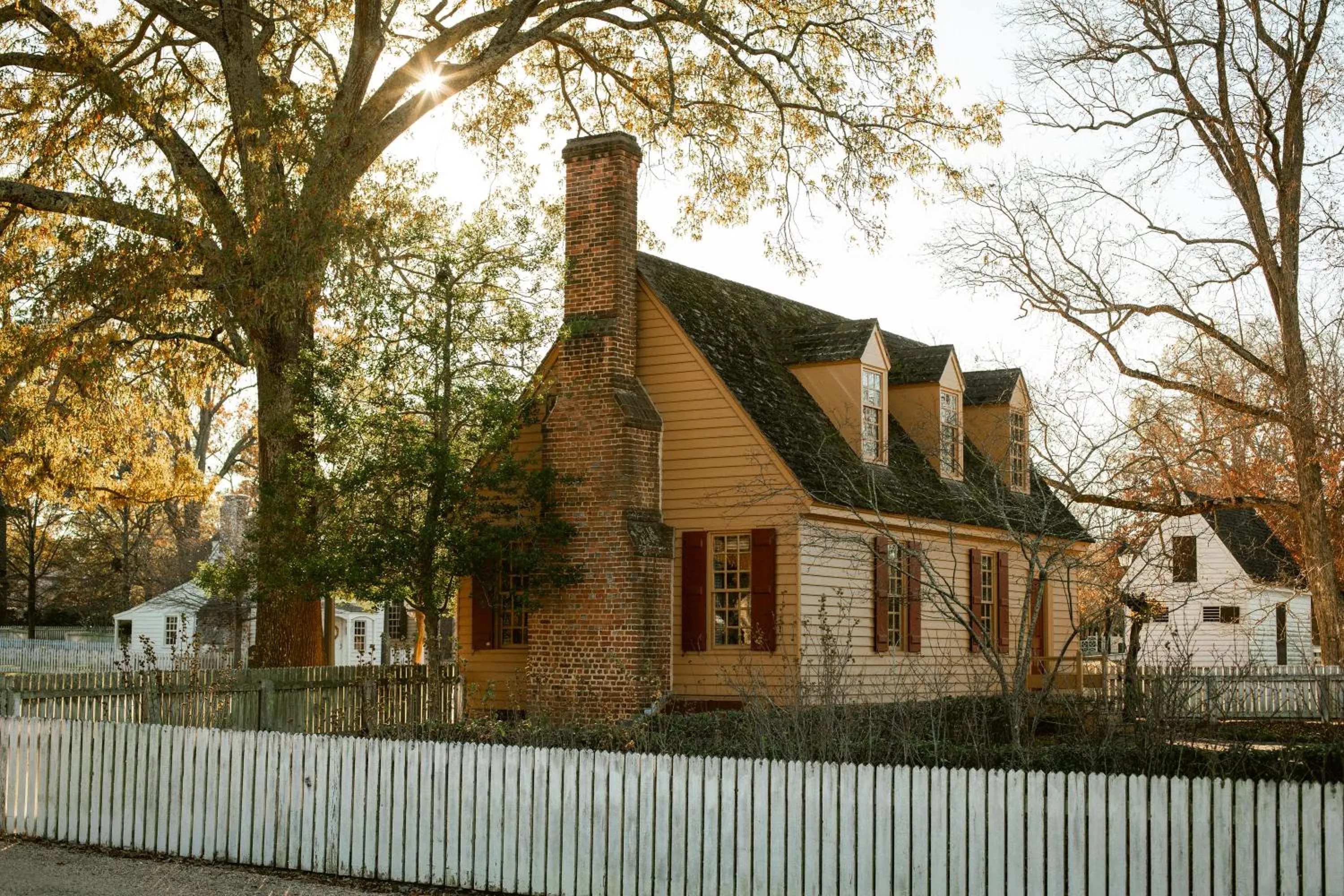 Property building in Colonial Houses, an official Colonial Williamsburg Hotel