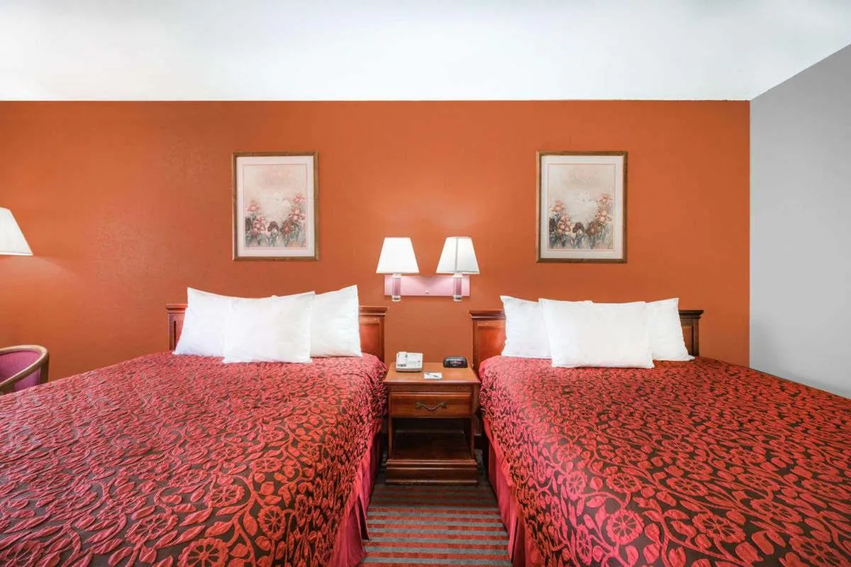 Bed in Days Inn by Wyndham McAllen