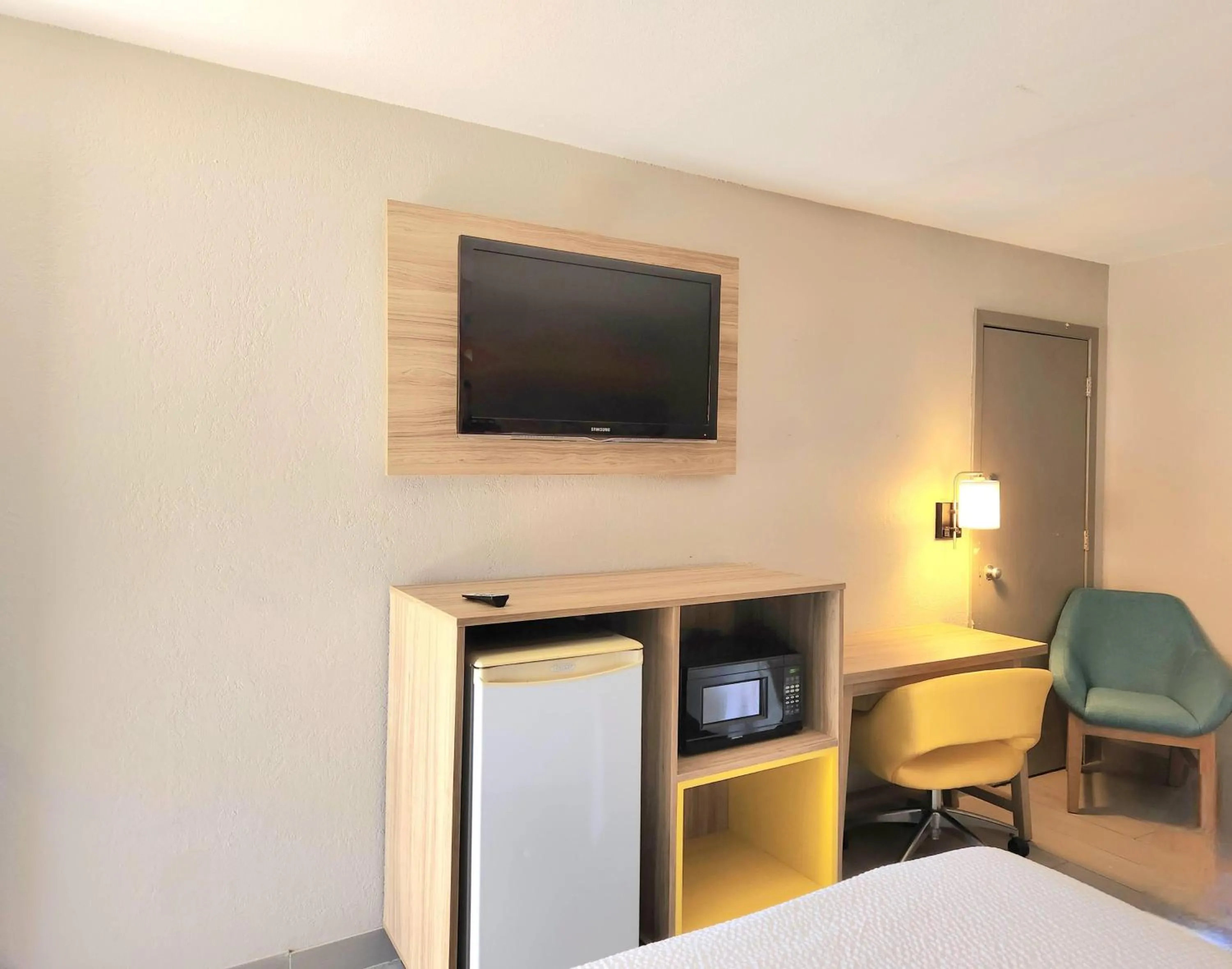 Photo of the whole room, Bed in Days Inn by Wyndham McAllen