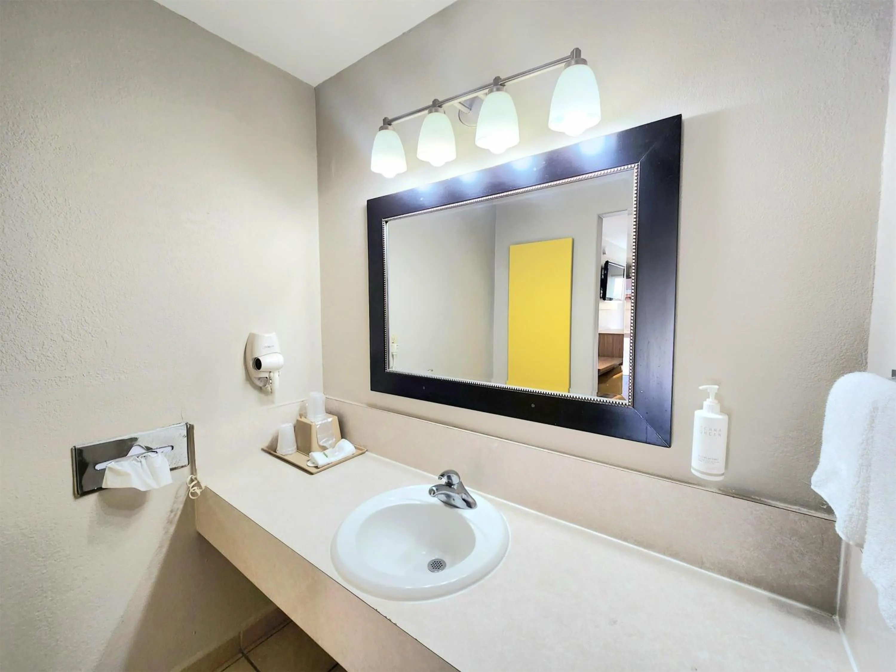 Bathroom in Days Inn by Wyndham McAllen