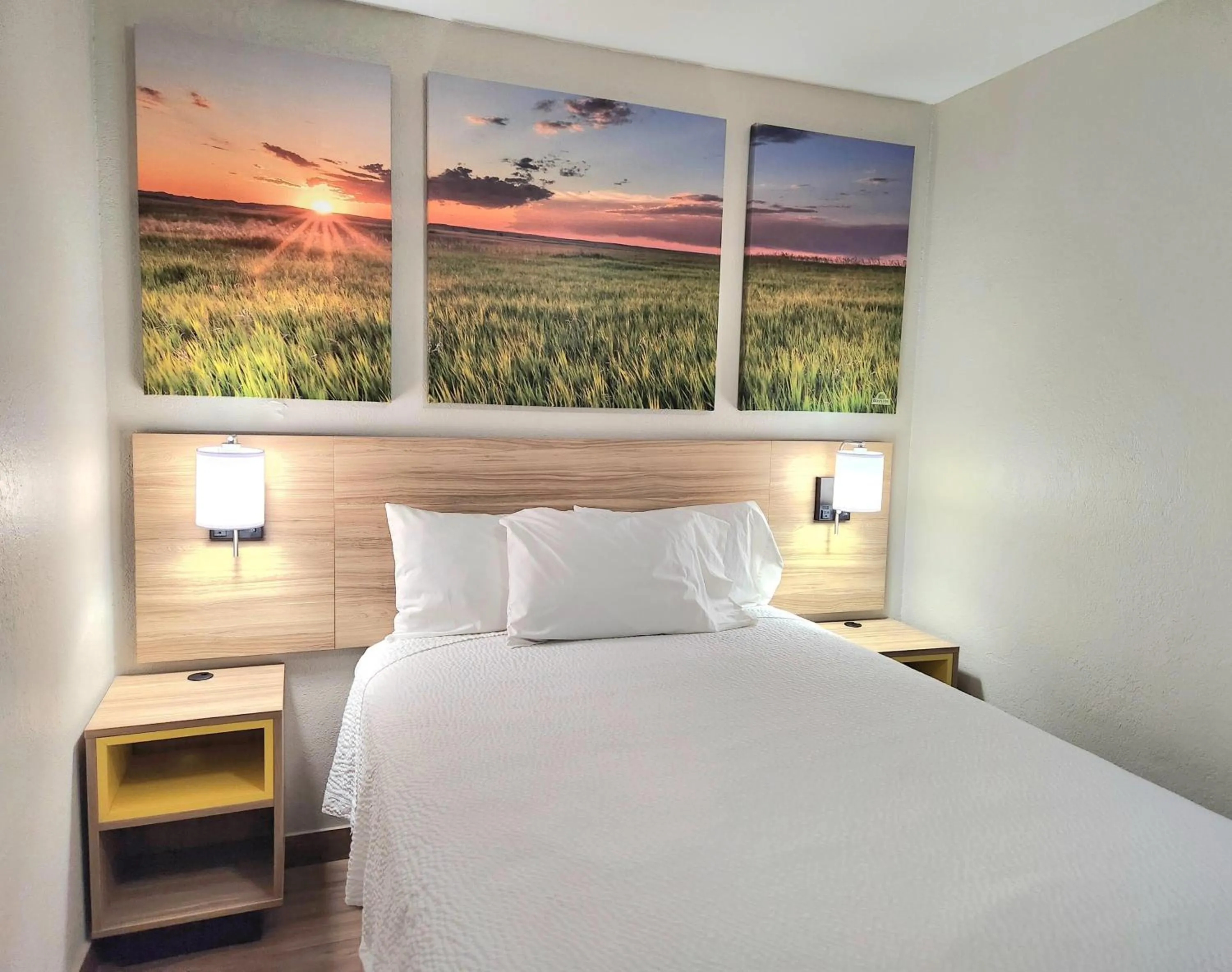 Photo of the whole room, Bed in Days Inn by Wyndham McAllen