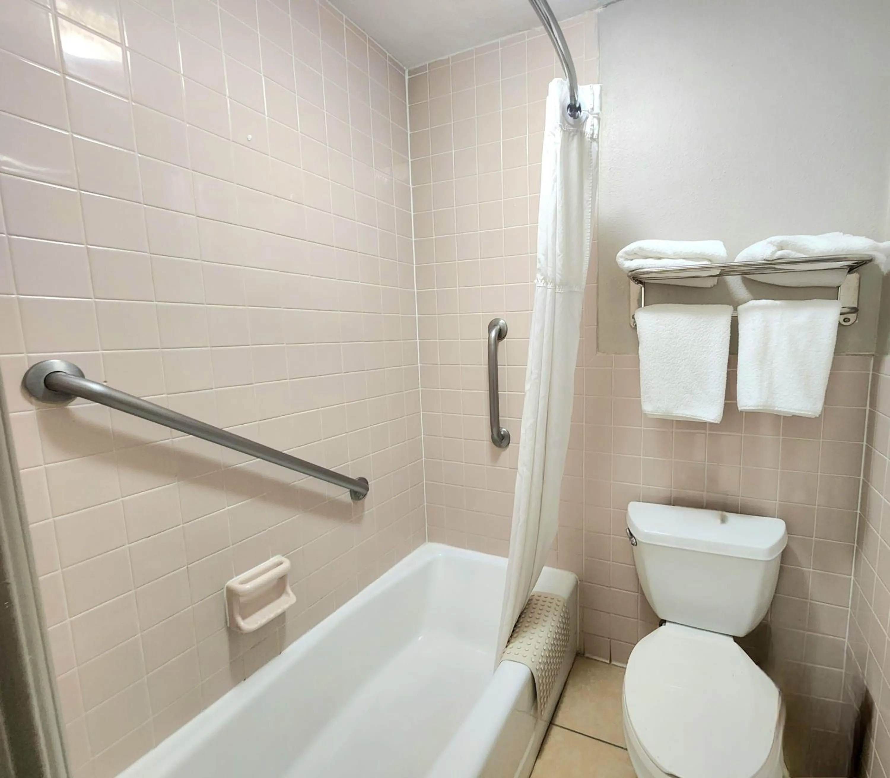 Bathroom in Days Inn by Wyndham McAllen