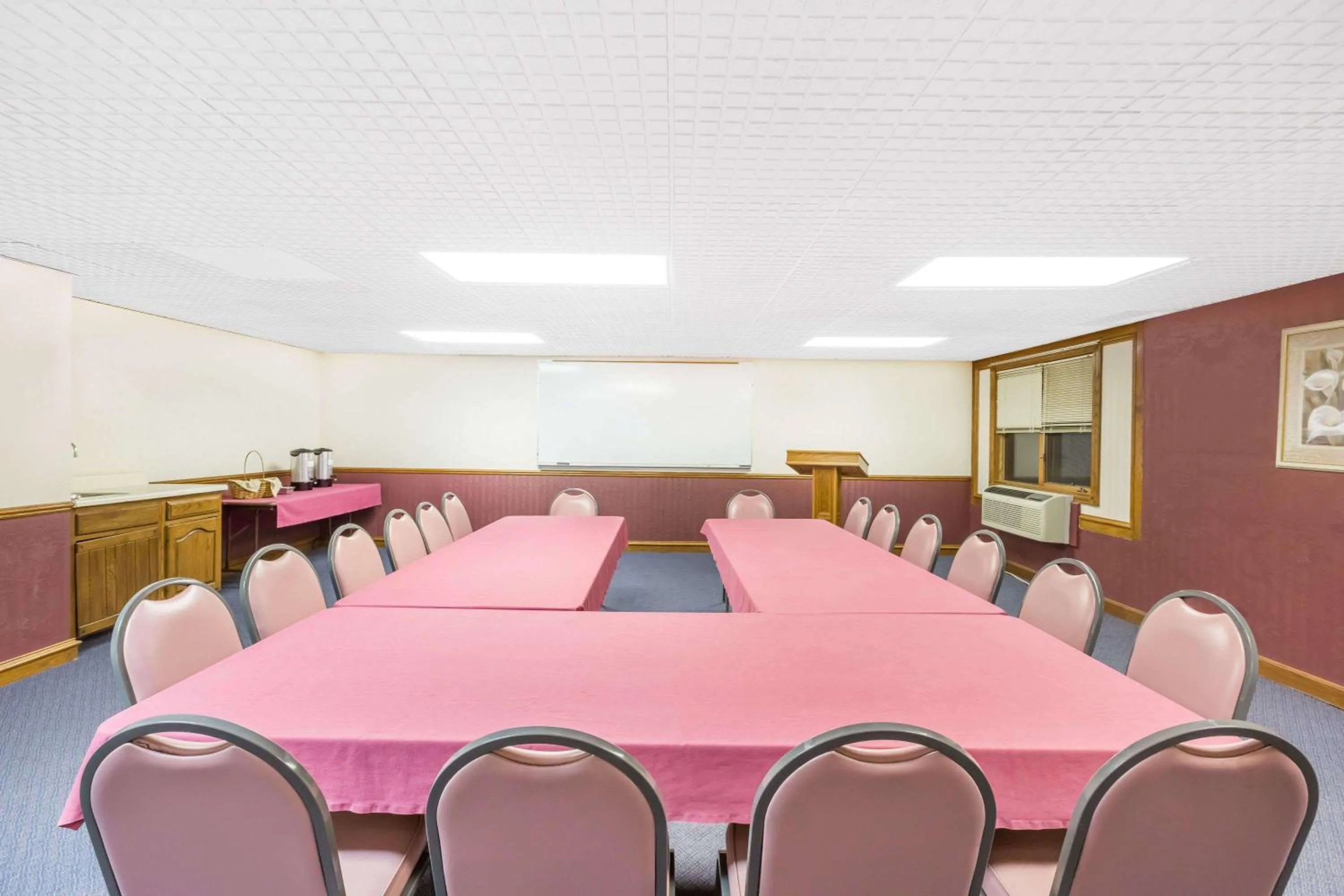 On site in Knights Inn & Suites South Sioux City