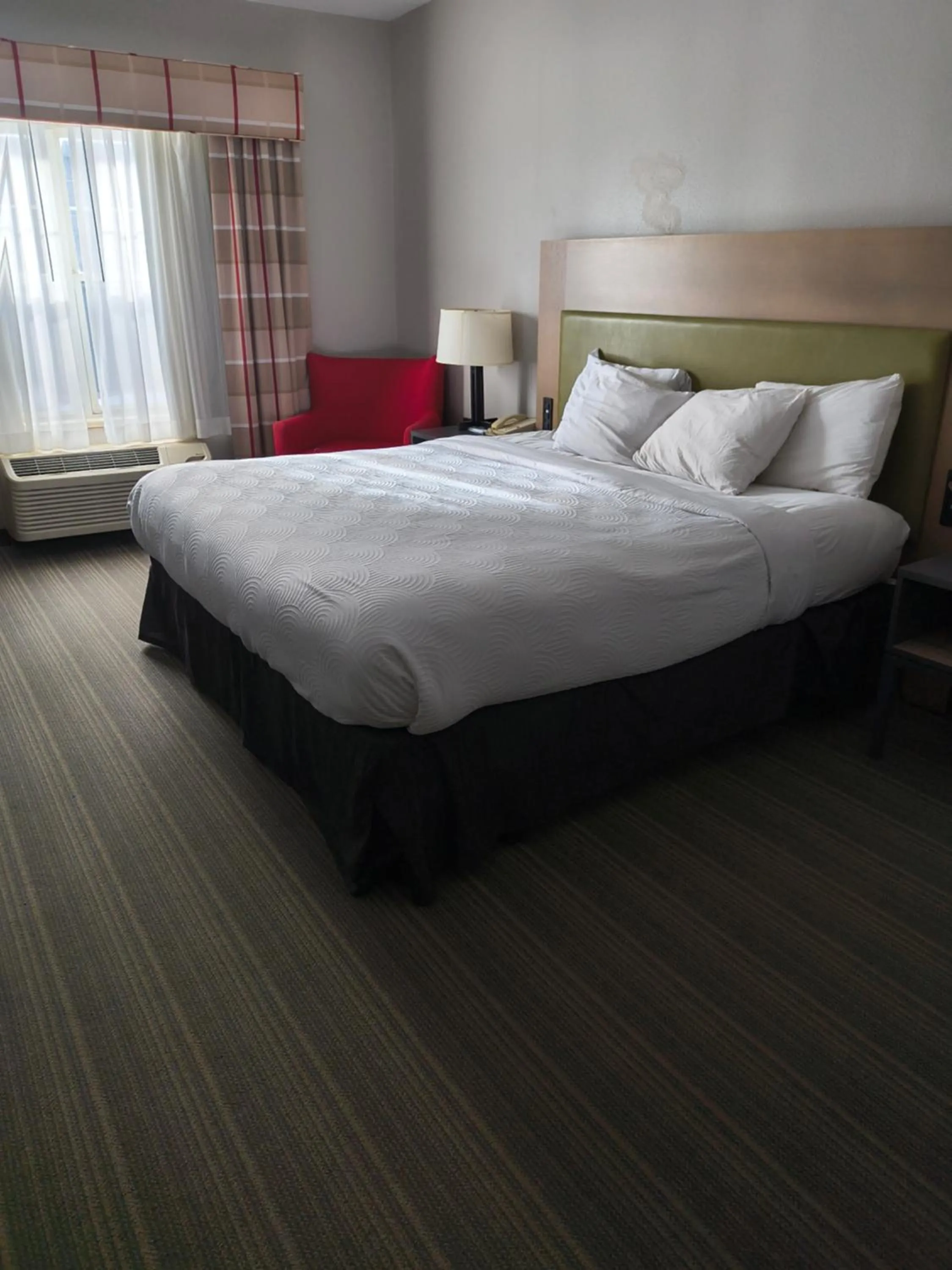 Bedroom, Bed in Country Inn & Suites by Radisson, Green Bay, WI