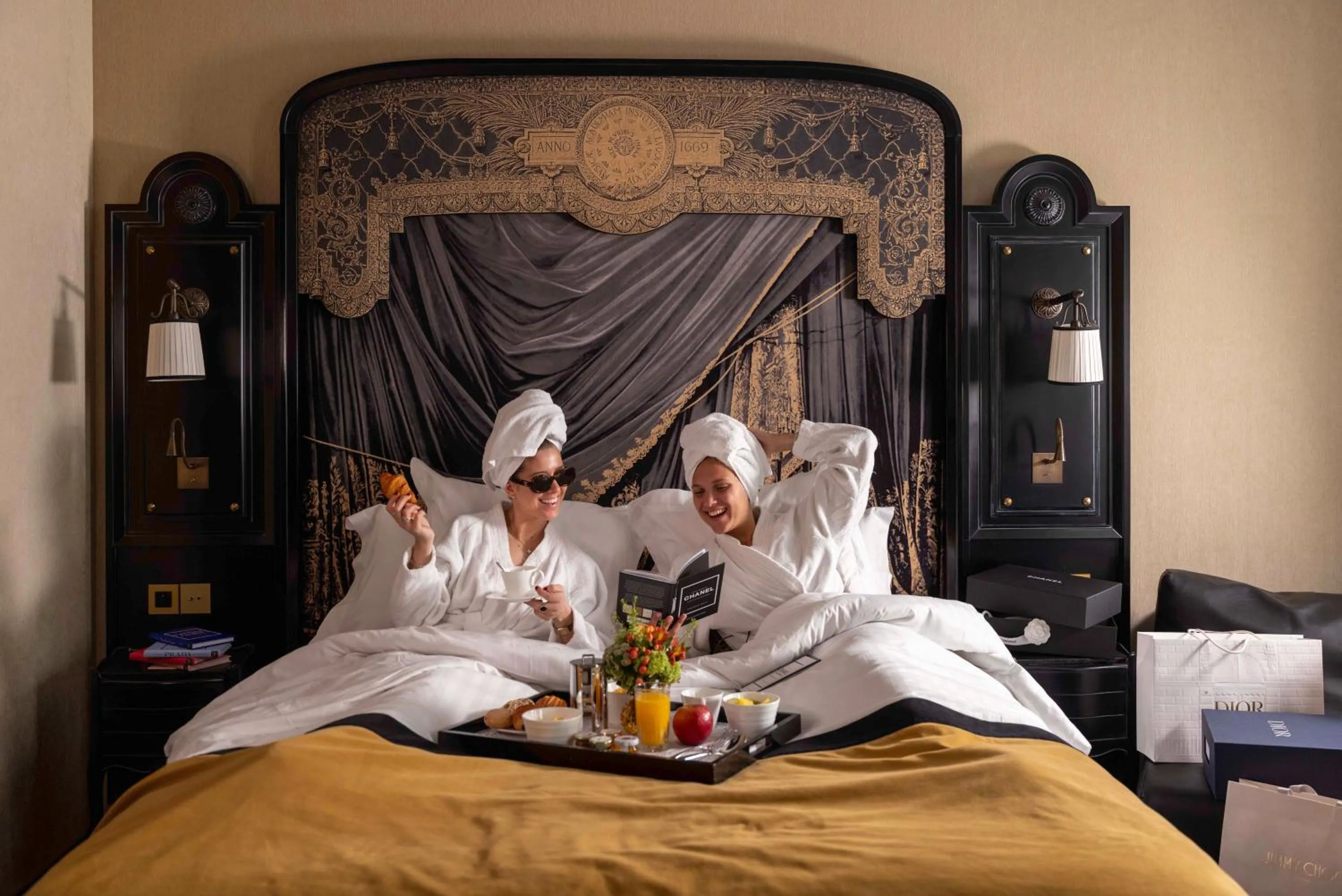 Bedroom, Bed in Le Belmont Paris