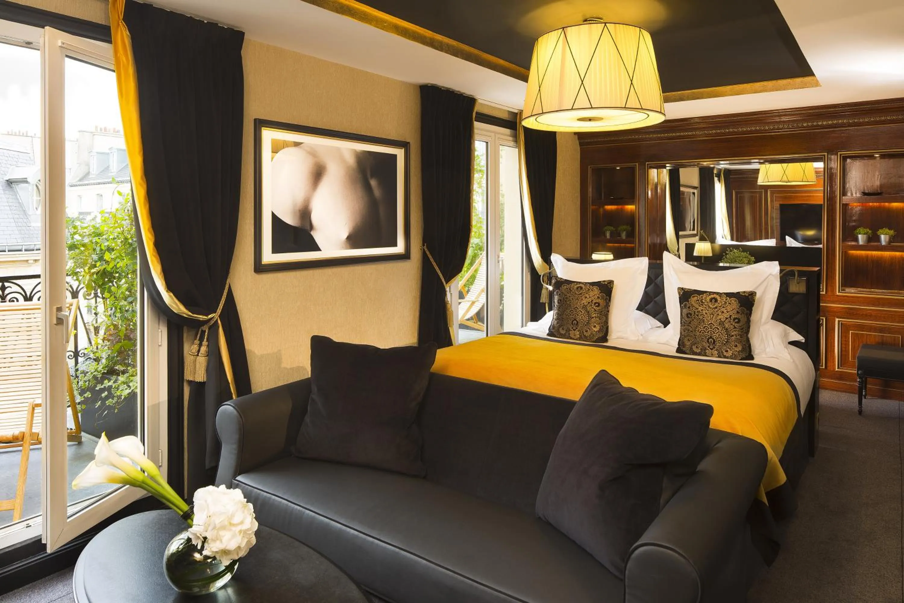 Bedroom in Le Belmont Paris