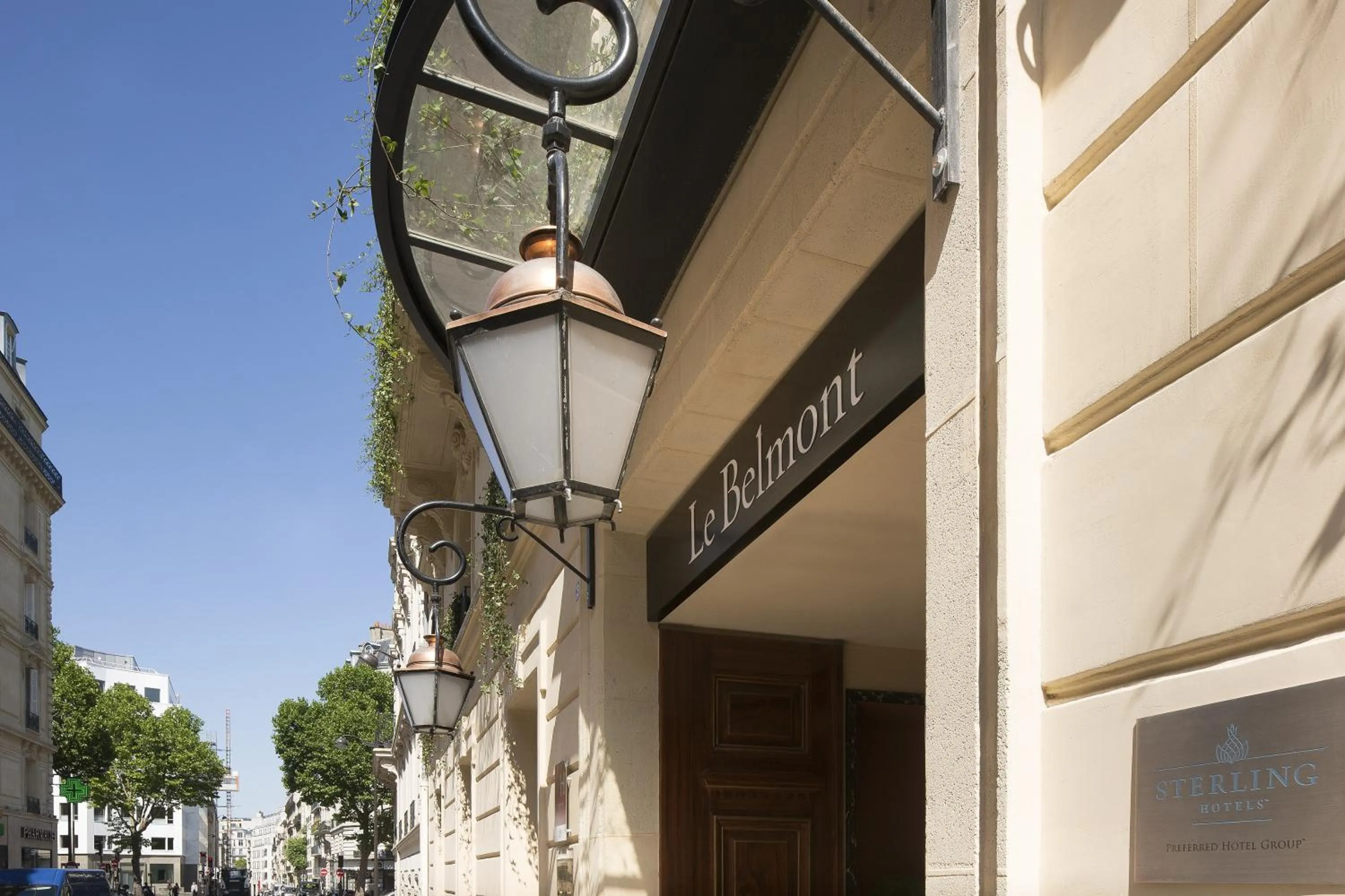 Facade/entrance in Le Belmont Paris