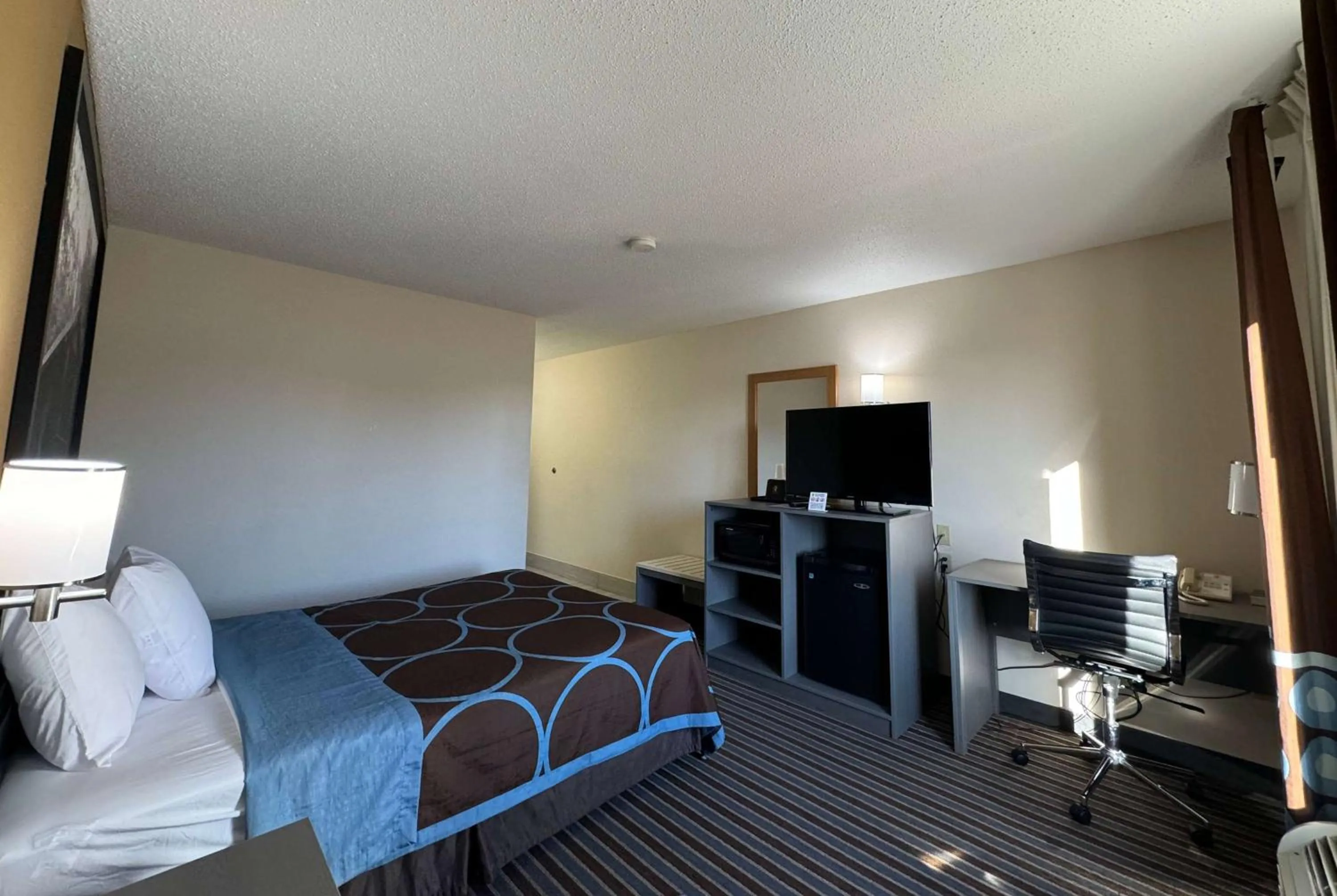 Photo of the whole room, Bed in Super 8 by Wyndham Columbia Clark Lane