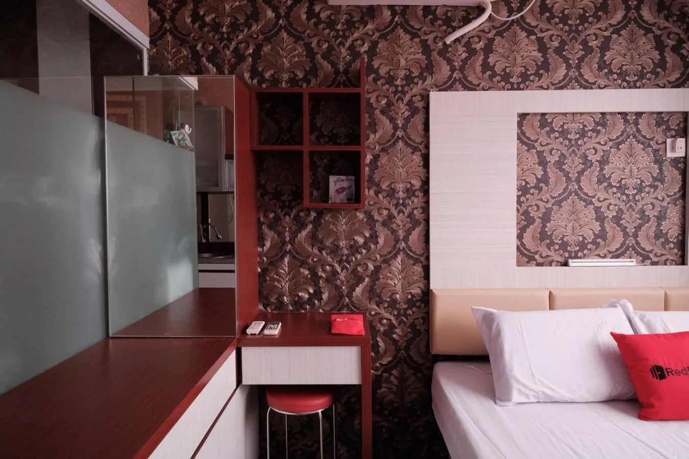 Living room, Bed in RedLiving Apartemen Saladdin Mansion - RAN Management