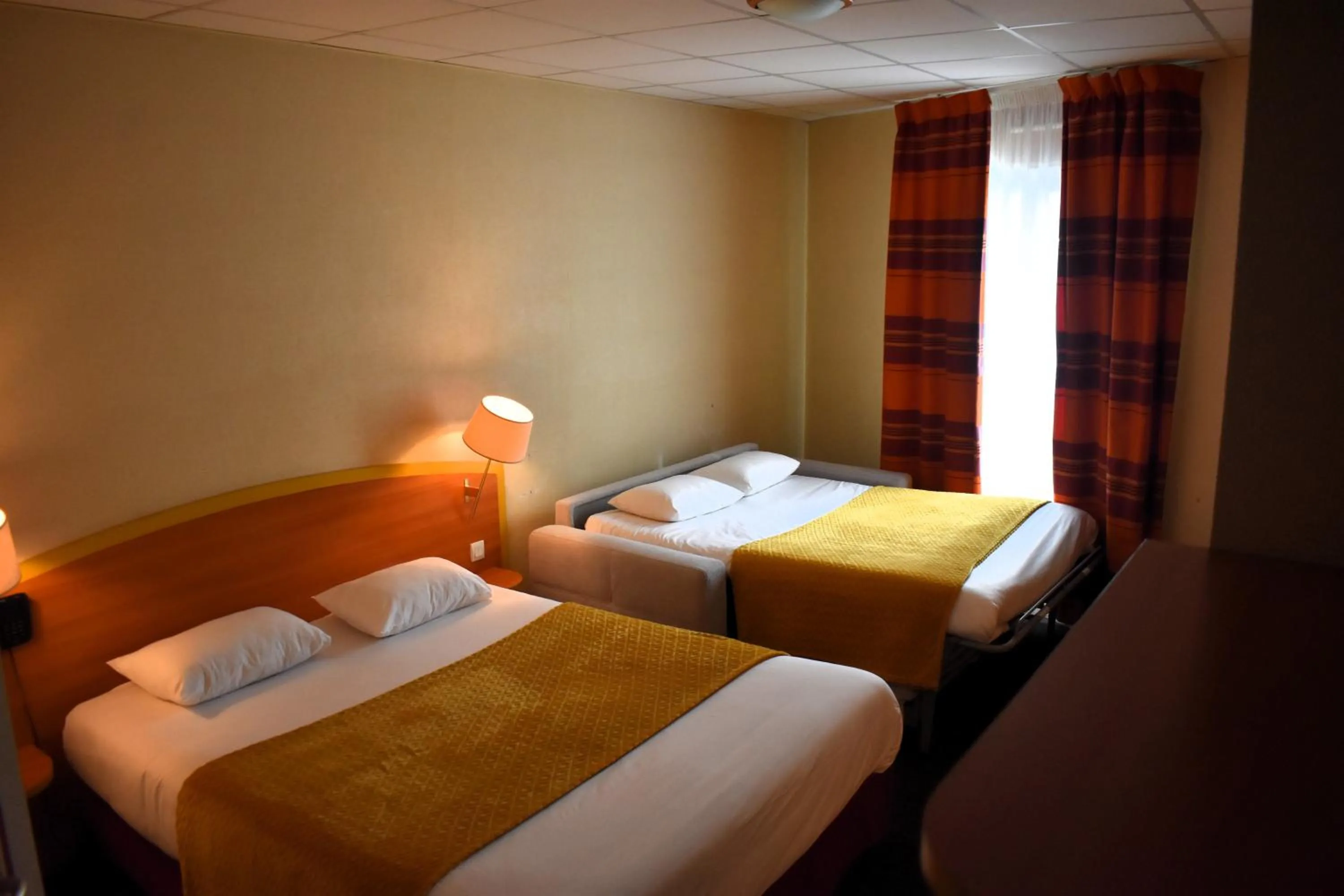 Bed in Kyriad Hôtel Lamballe - Gare TGV - Centre ville