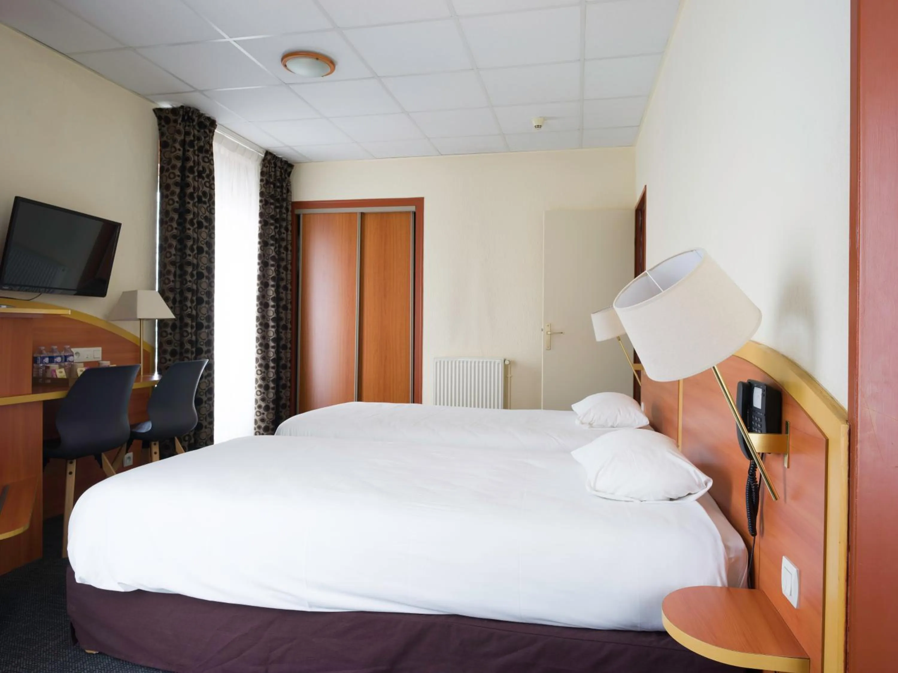 Photo of the whole room, Bed in Kyriad Hôtel Lamballe - Gare TGV - Centre ville