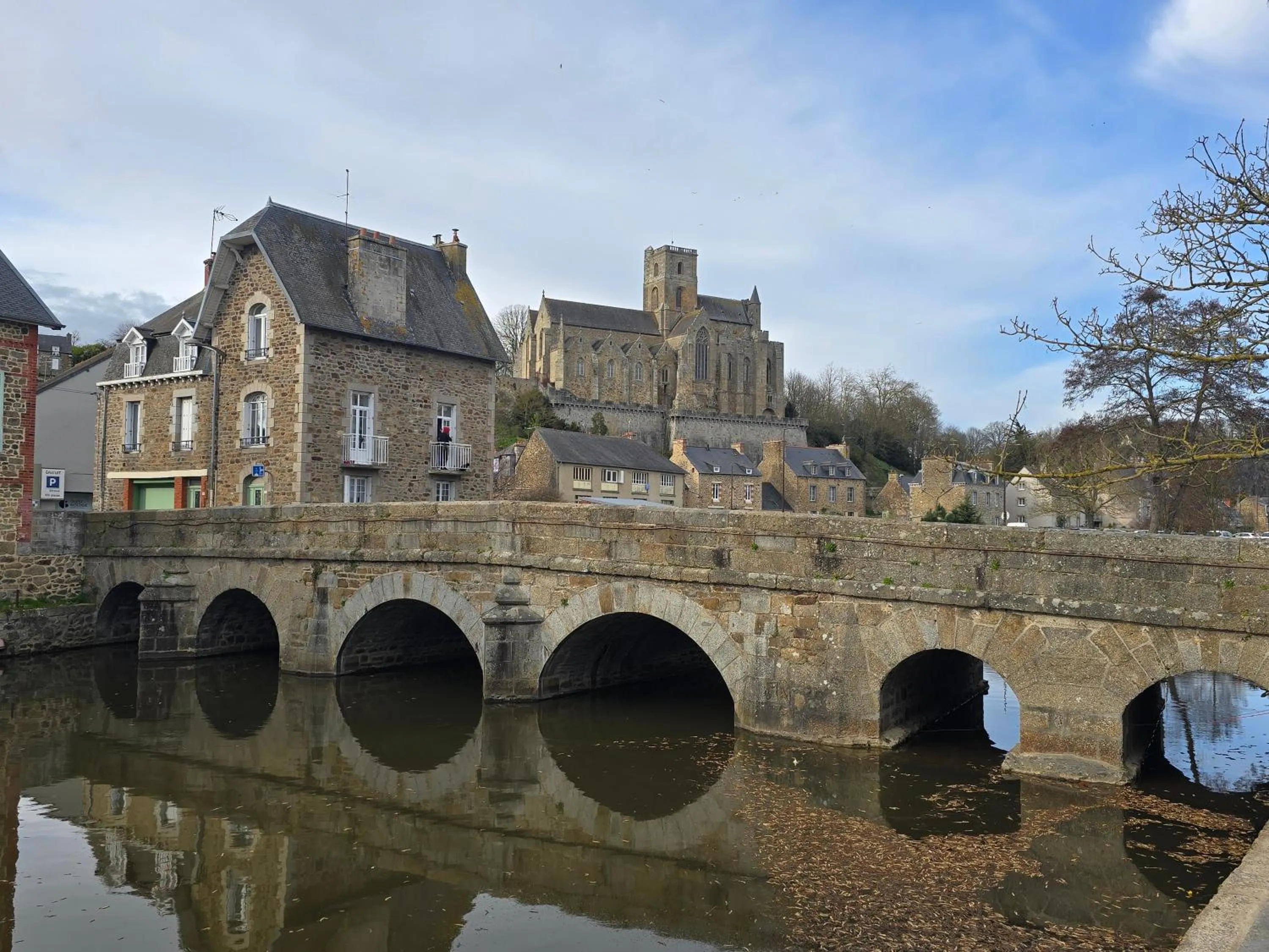 Kyriad Hôtel Lamballe - Gare TGV - Centre ville
