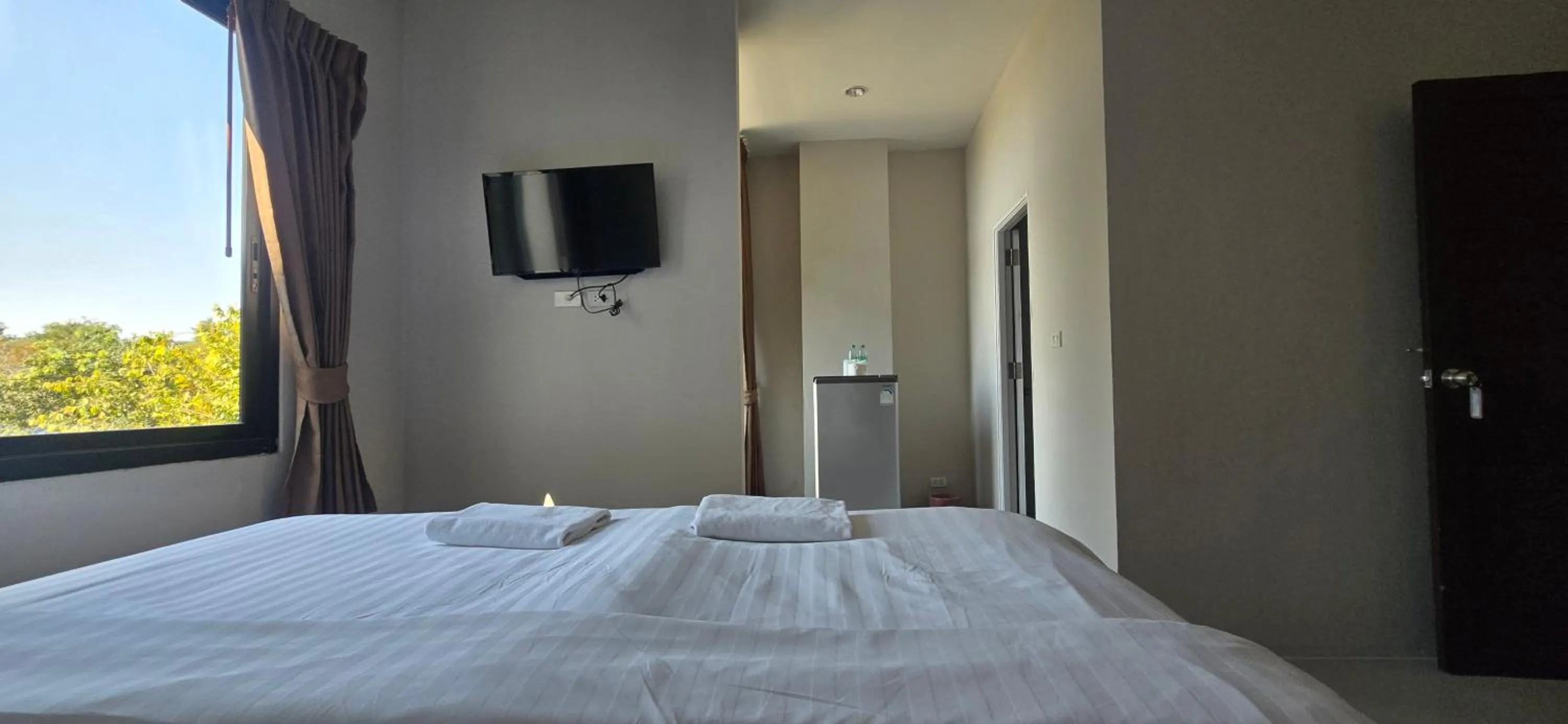 Photo of the whole room, Bed in Nirvana@Phala