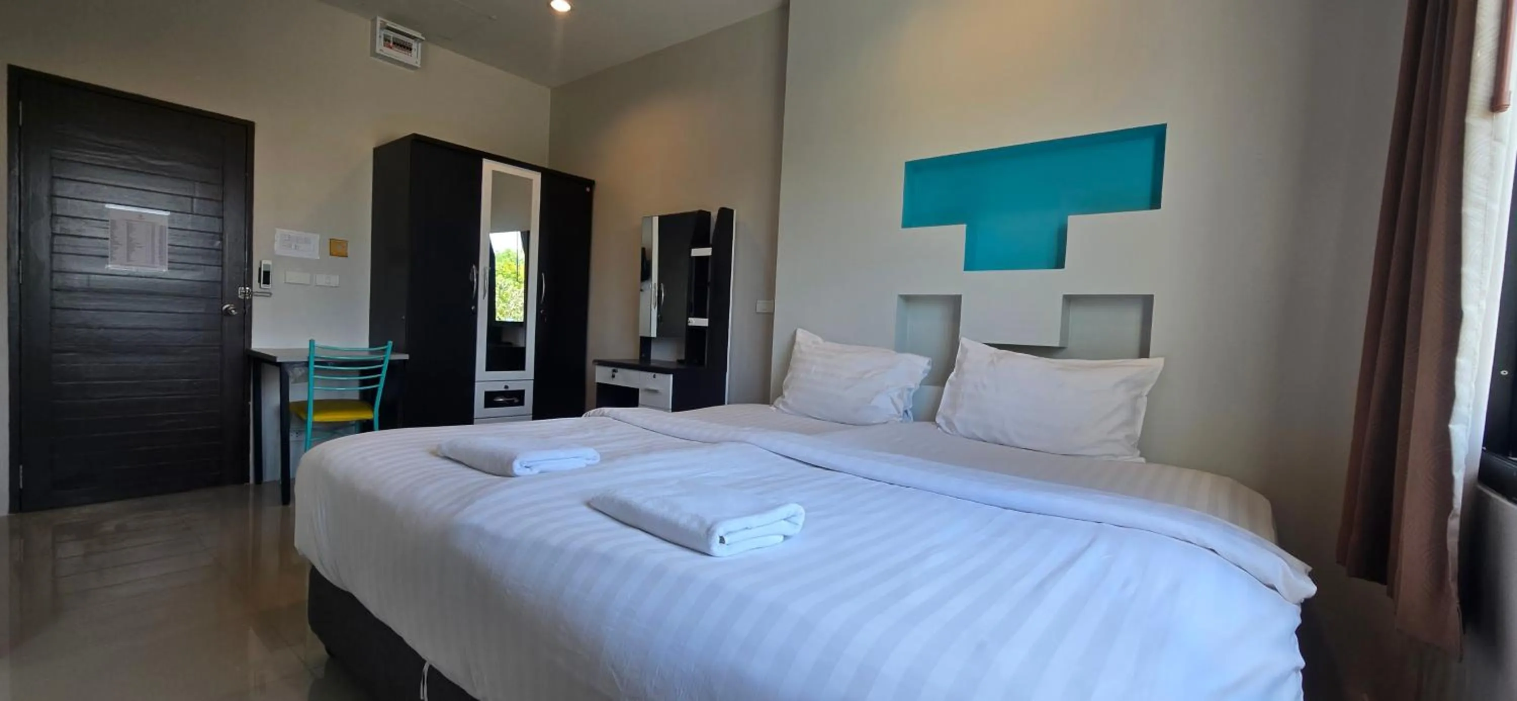 Photo of the whole room, Bed in Nirvana@Phala