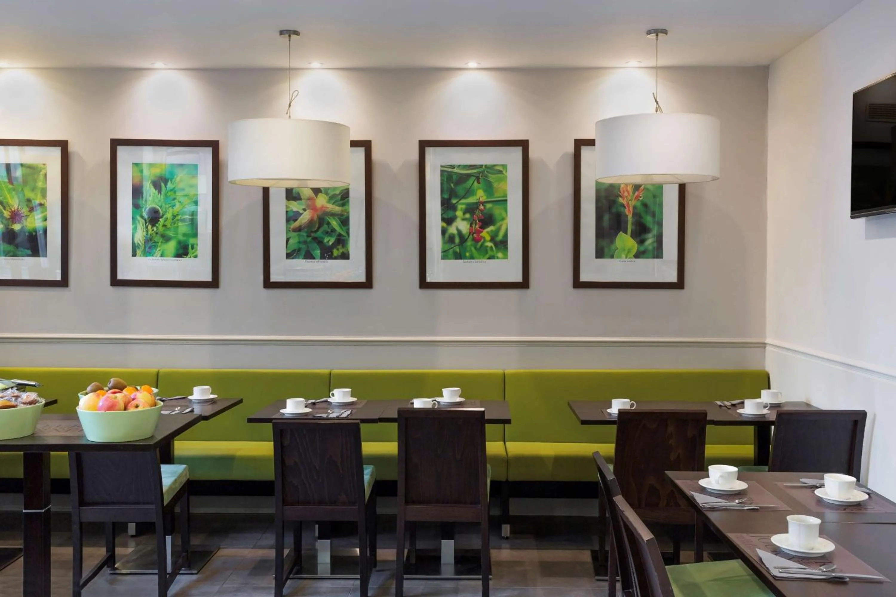 Restaurant/places to eat in Best Western Rives de Paris La Defense