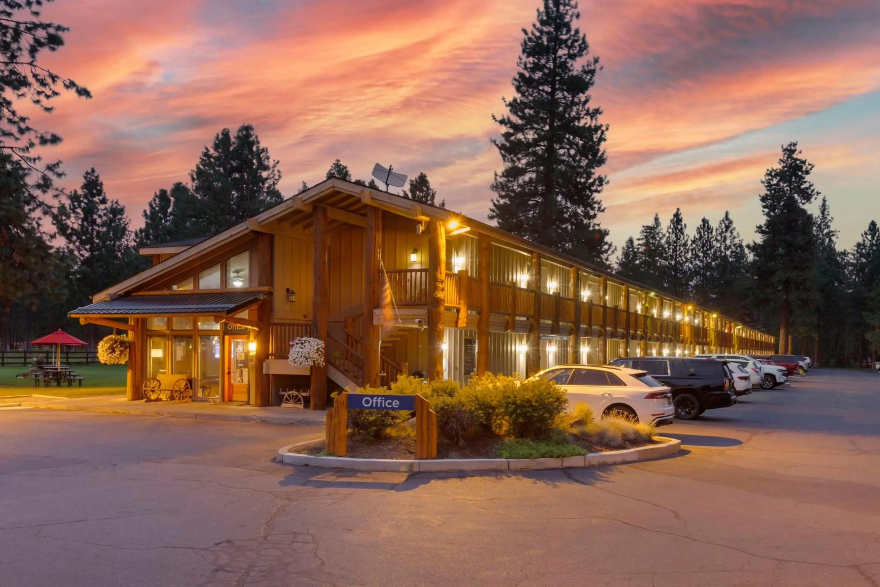 Property building in Best Western Ponderosa Lodge