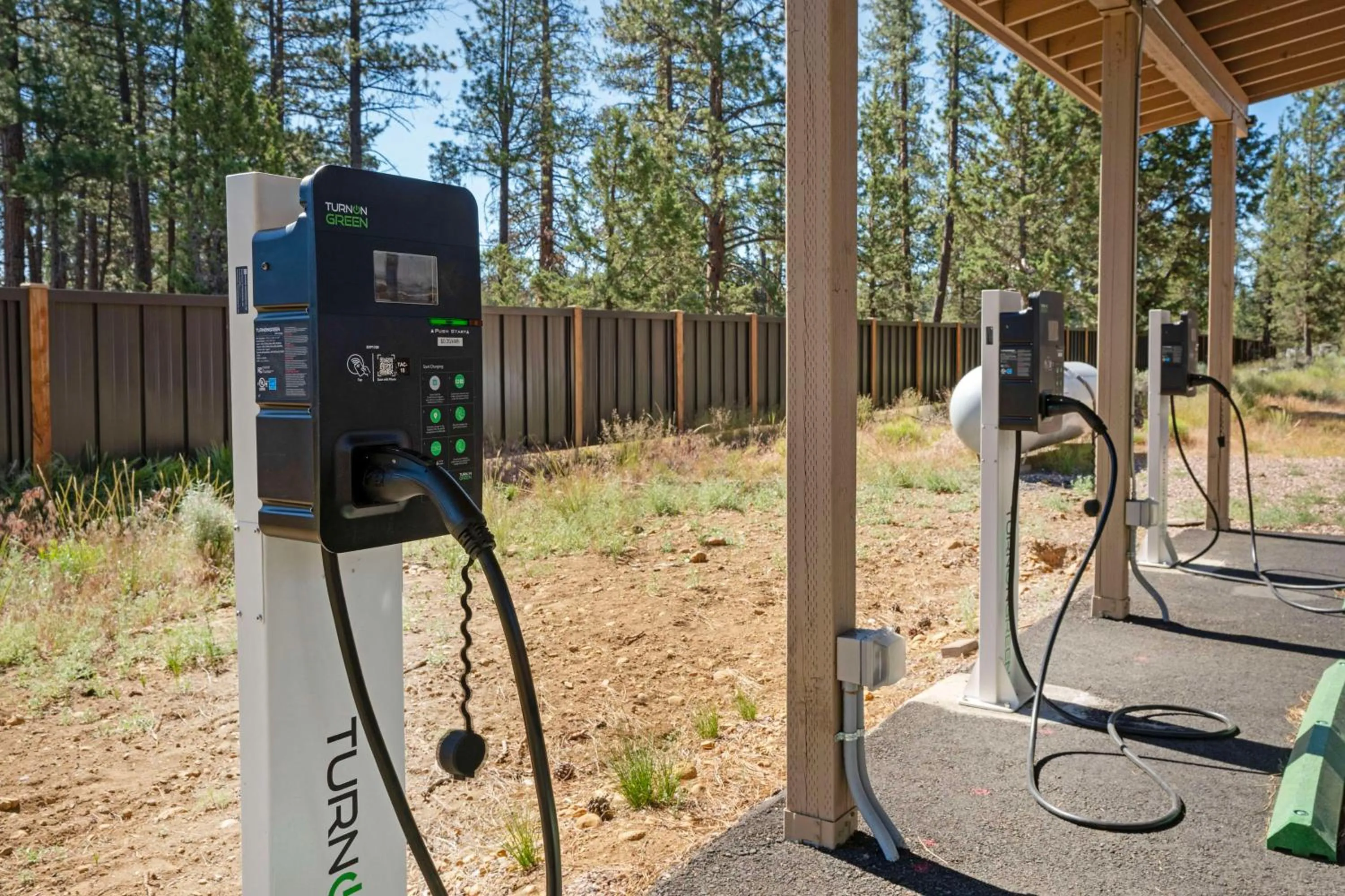 Property building in Best Western Ponderosa Lodge