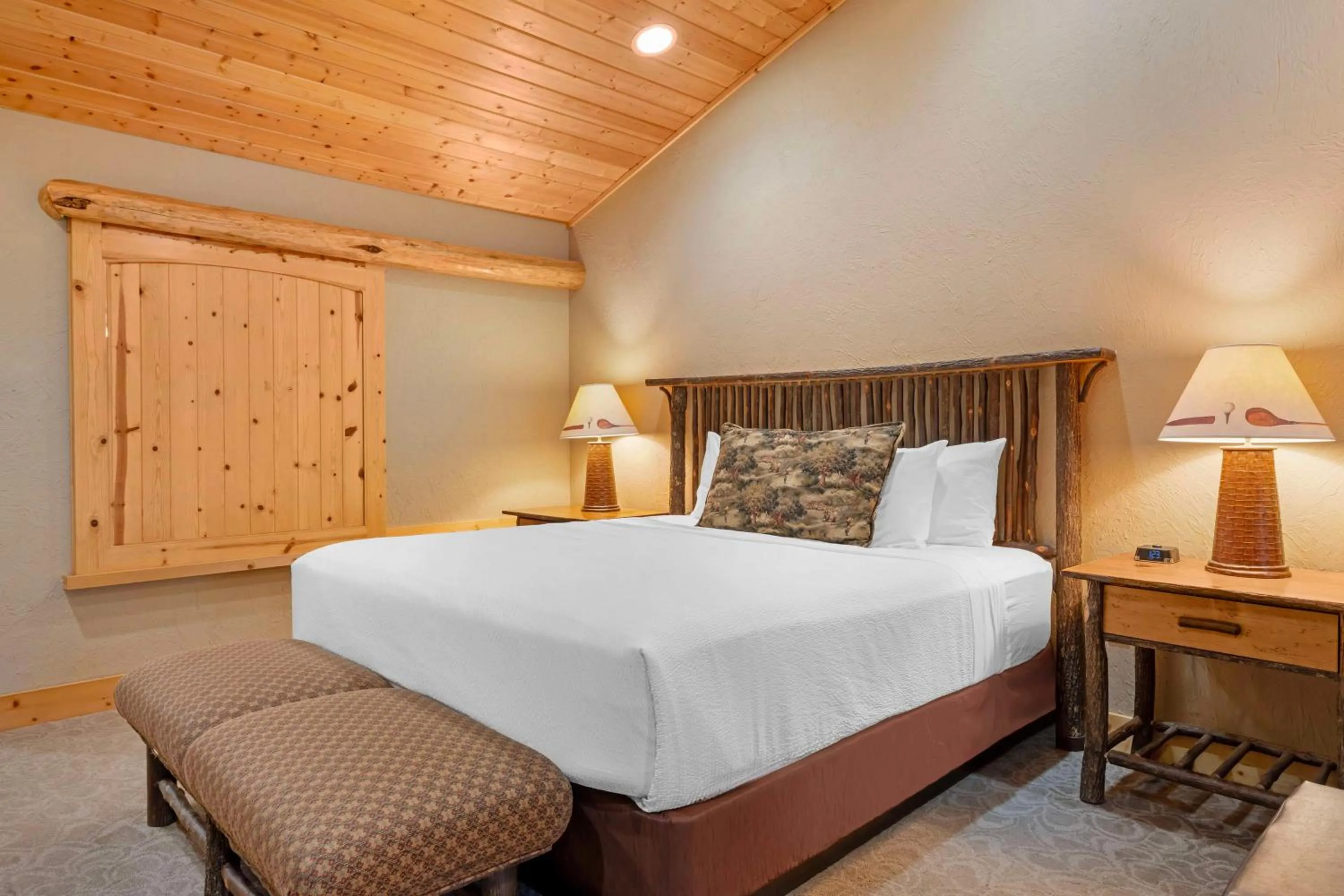 Bedroom, Bed in Best Western Ponderosa Lodge