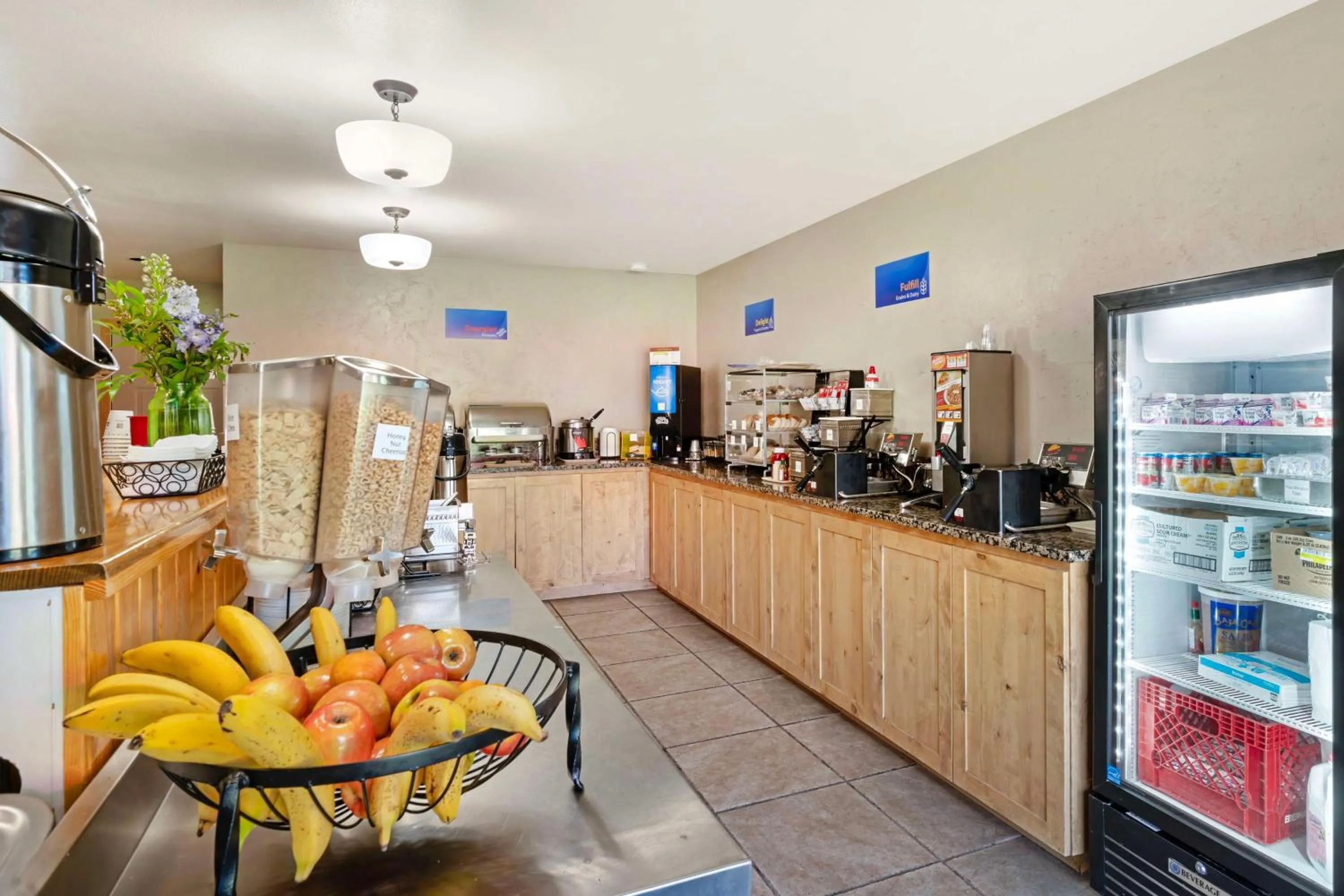 Breakfast in Best Western Ponderosa Lodge