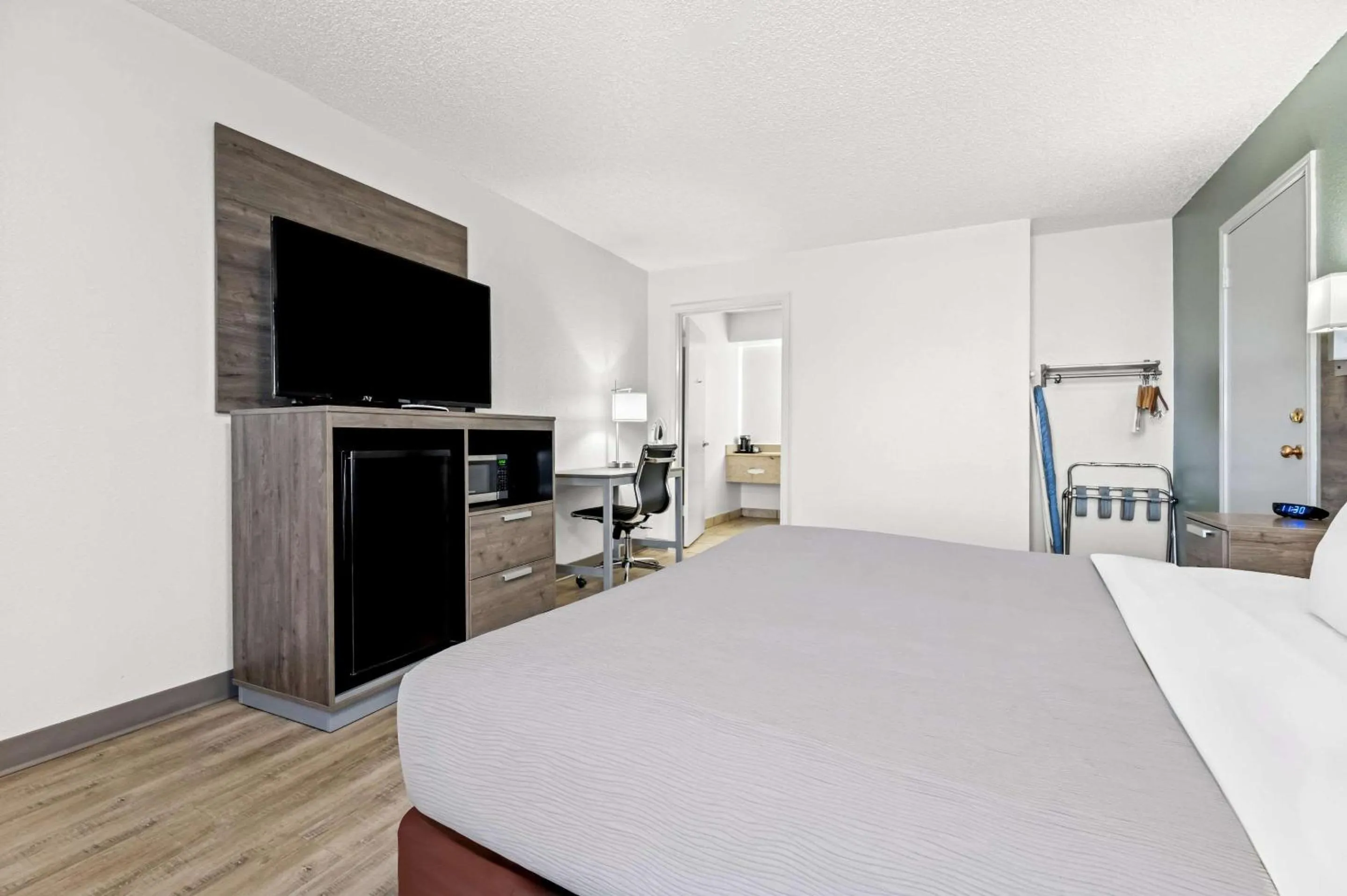 Bedroom, Bed in Quality Inn Plainview