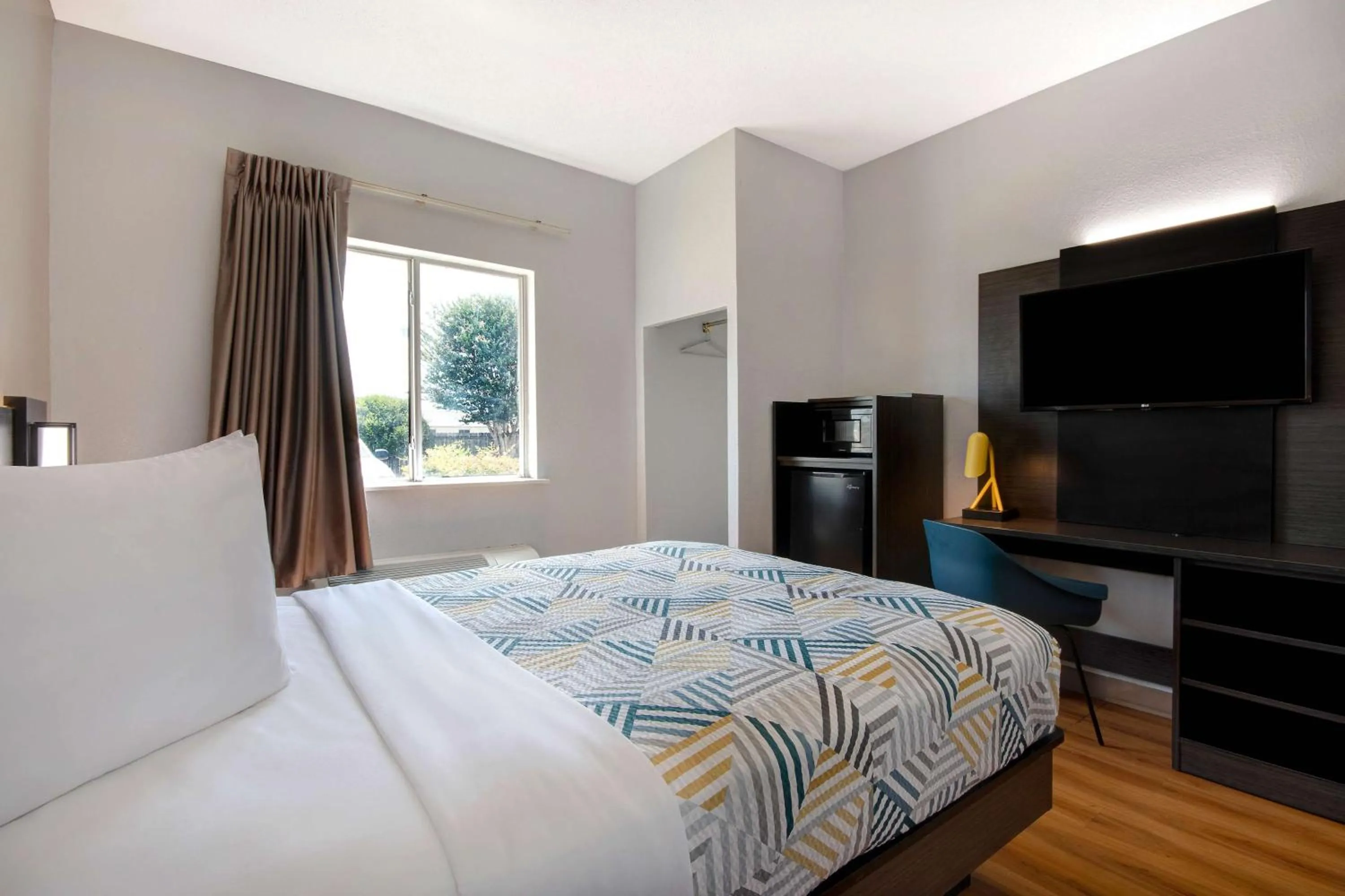 Bedroom, Bed in Motel 6-San Antonio, TX - South