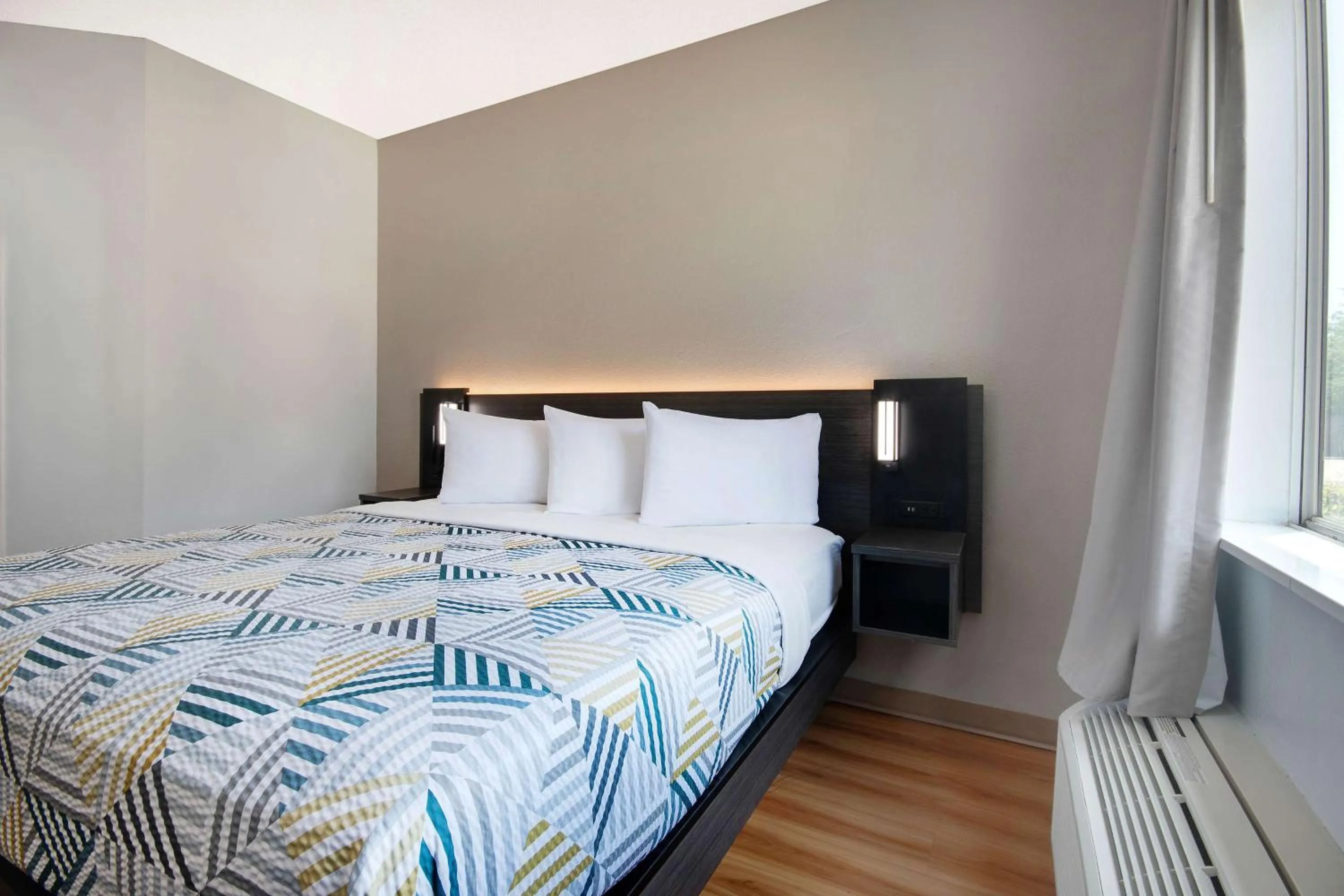 Bedroom, Bed in Motel 6-San Antonio, TX - South