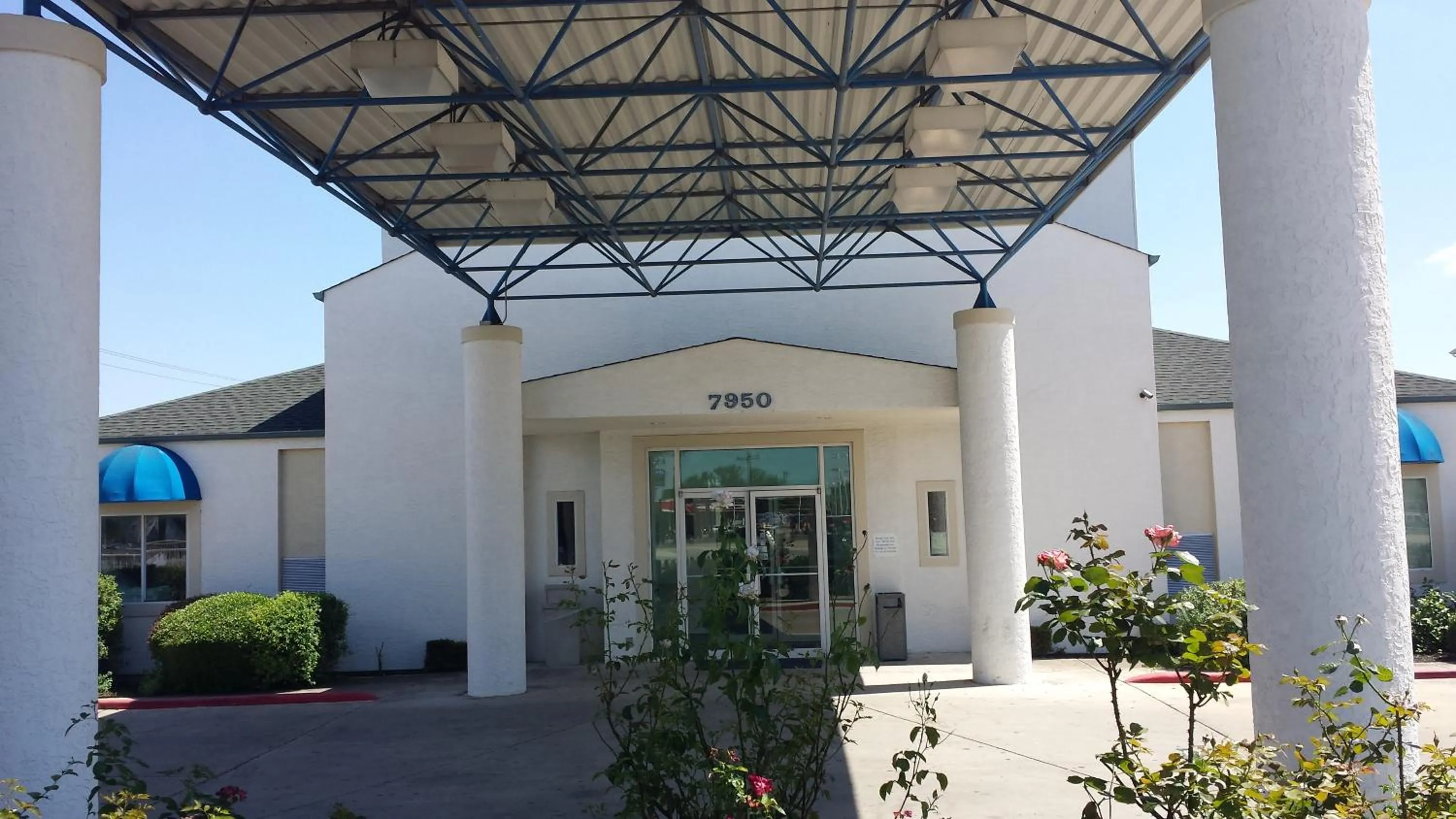 Facade/entrance in Motel 6-San Antonio, TX - South