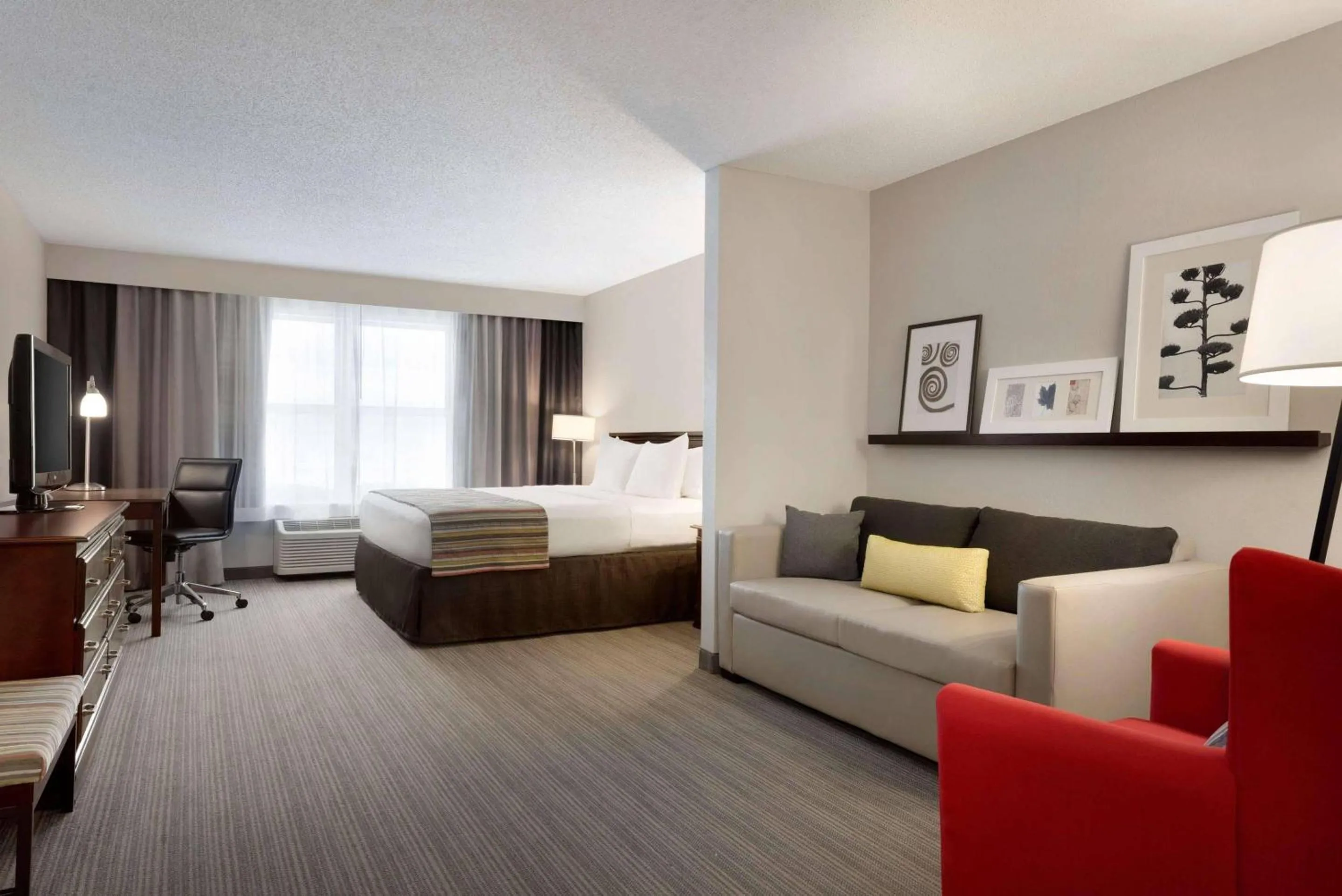 Bedroom, Bed in Country Inn & Suites by Radisson, Houghton, MI