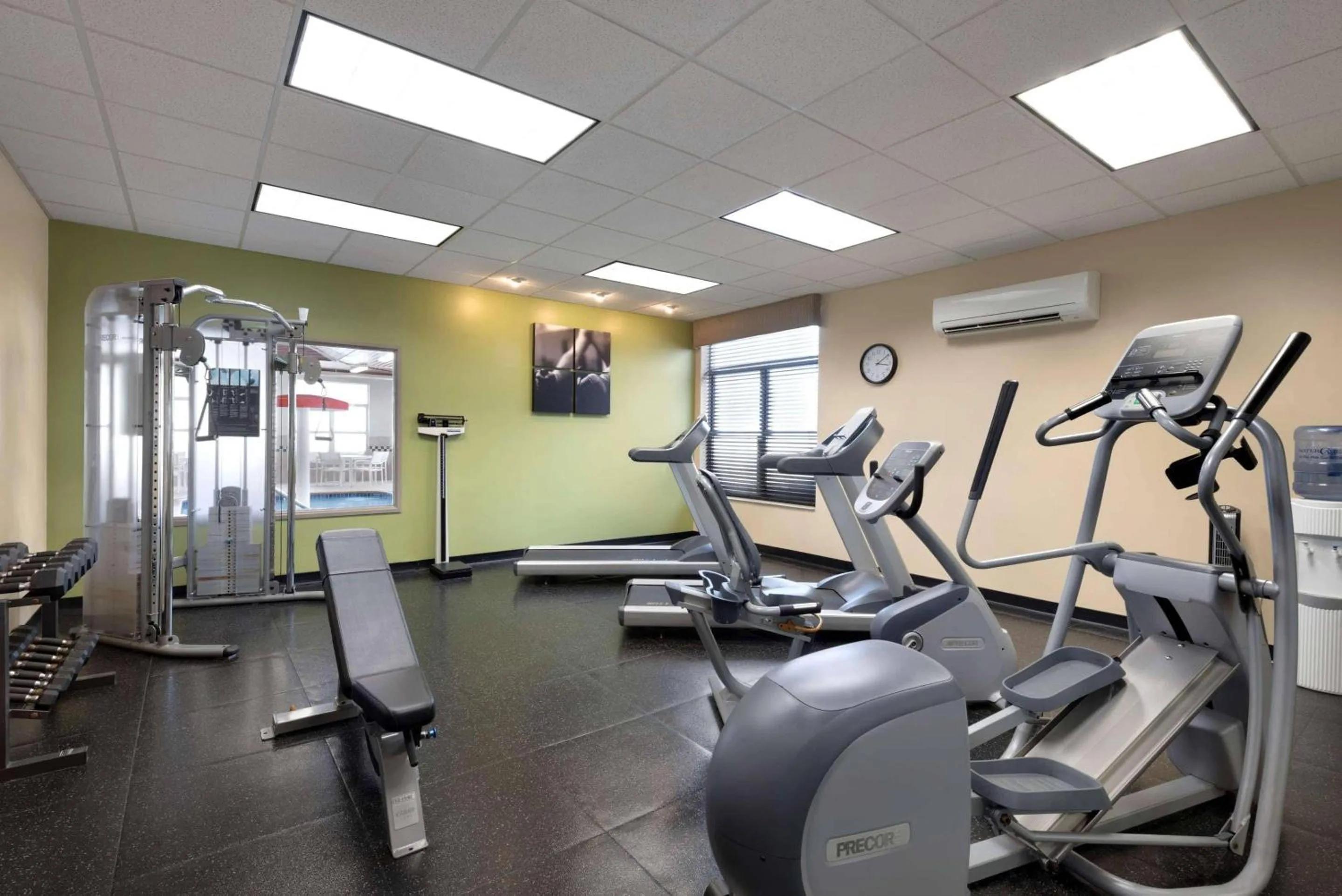 Fitness centre/facilities in Country Inn & Suites by Radisson, Houghton, MI