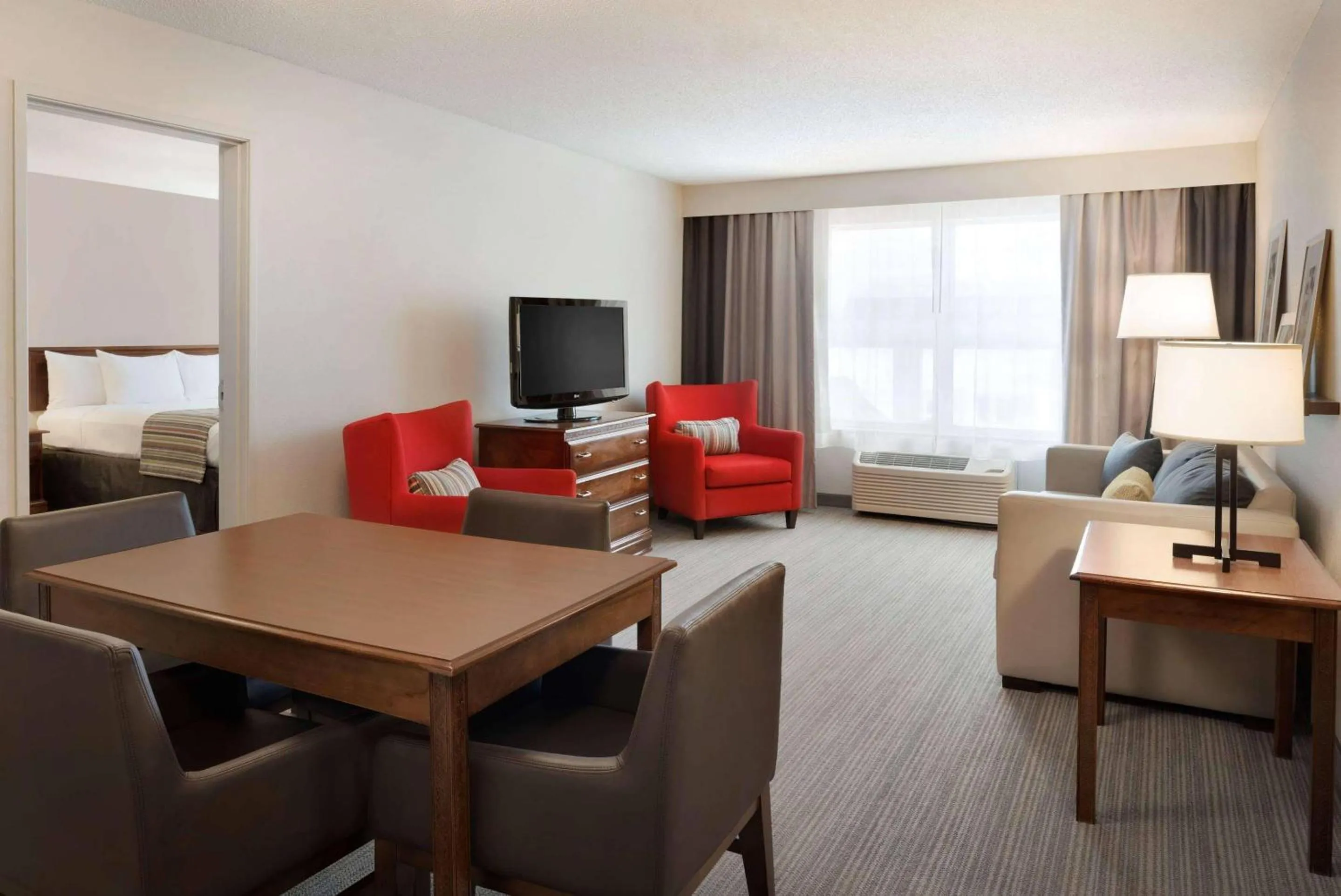 Bedroom, Bed in Country Inn & Suites by Radisson, Houghton, MI