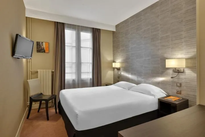 Bed in Hôtel Londres et New York - Teritoria