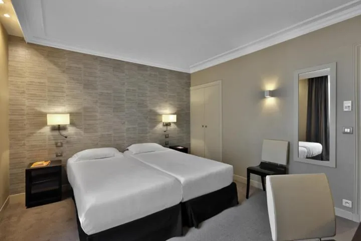 Bed in Hôtel Londres et New York - Teritoria