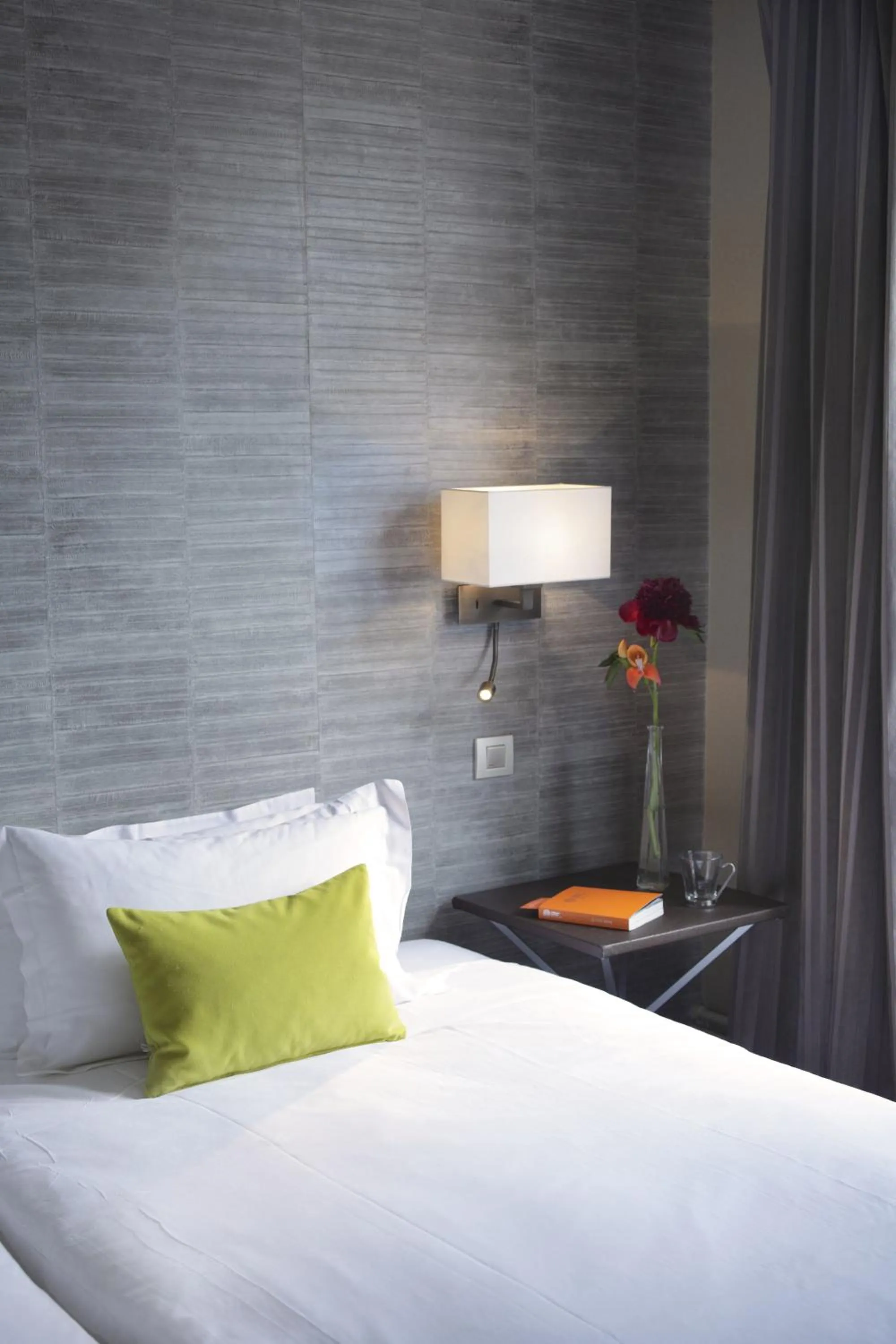 Decorative detail, Bed in Hôtel Londres et New York - Teritoria