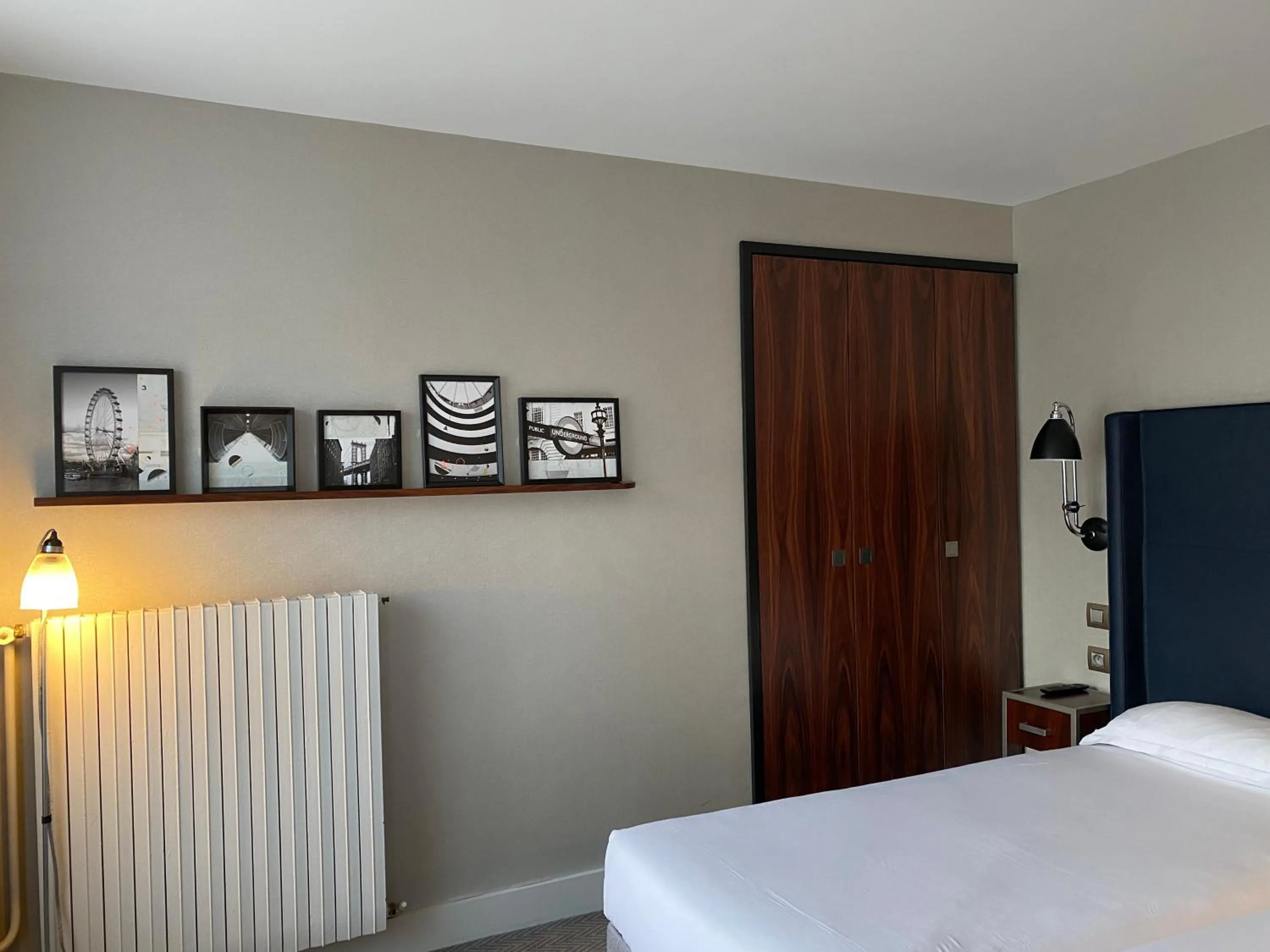 Bed in Hôtel Londres et New York - Teritoria