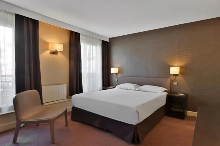 Bed in Hôtel Londres et New York - Teritoria