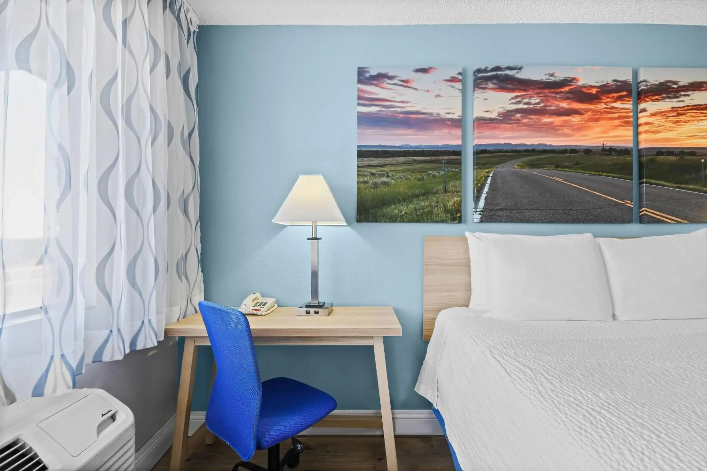 Deluxe Queen Room - Non-Smoking in Days Inn by Wyndham Lost Hills Deluxe Queen Room - Non-Smoking in Days Inn by Wyndham Lost Hills