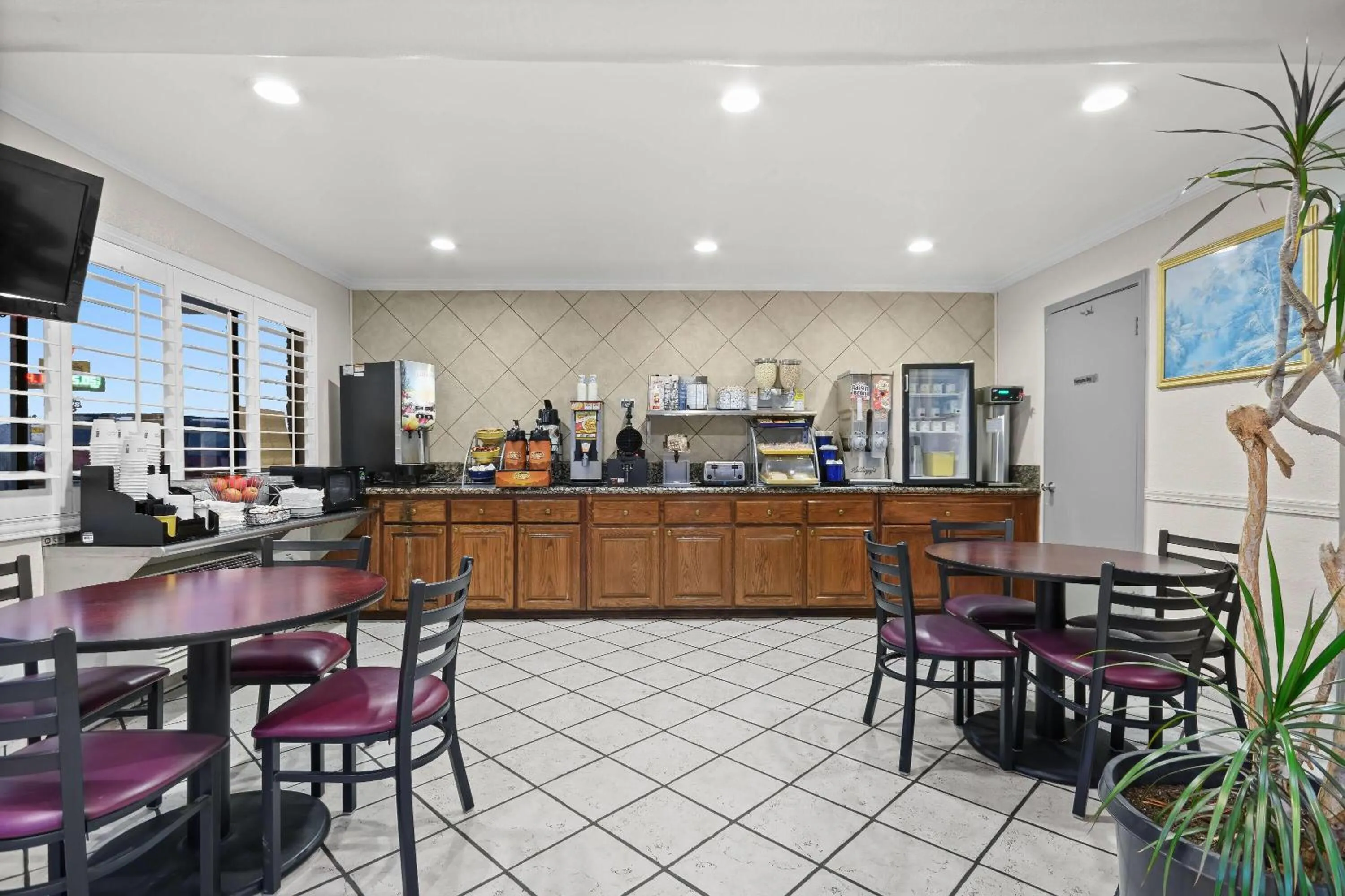 Restaurant/places to eat in Days Inn by Wyndham Lost Hills