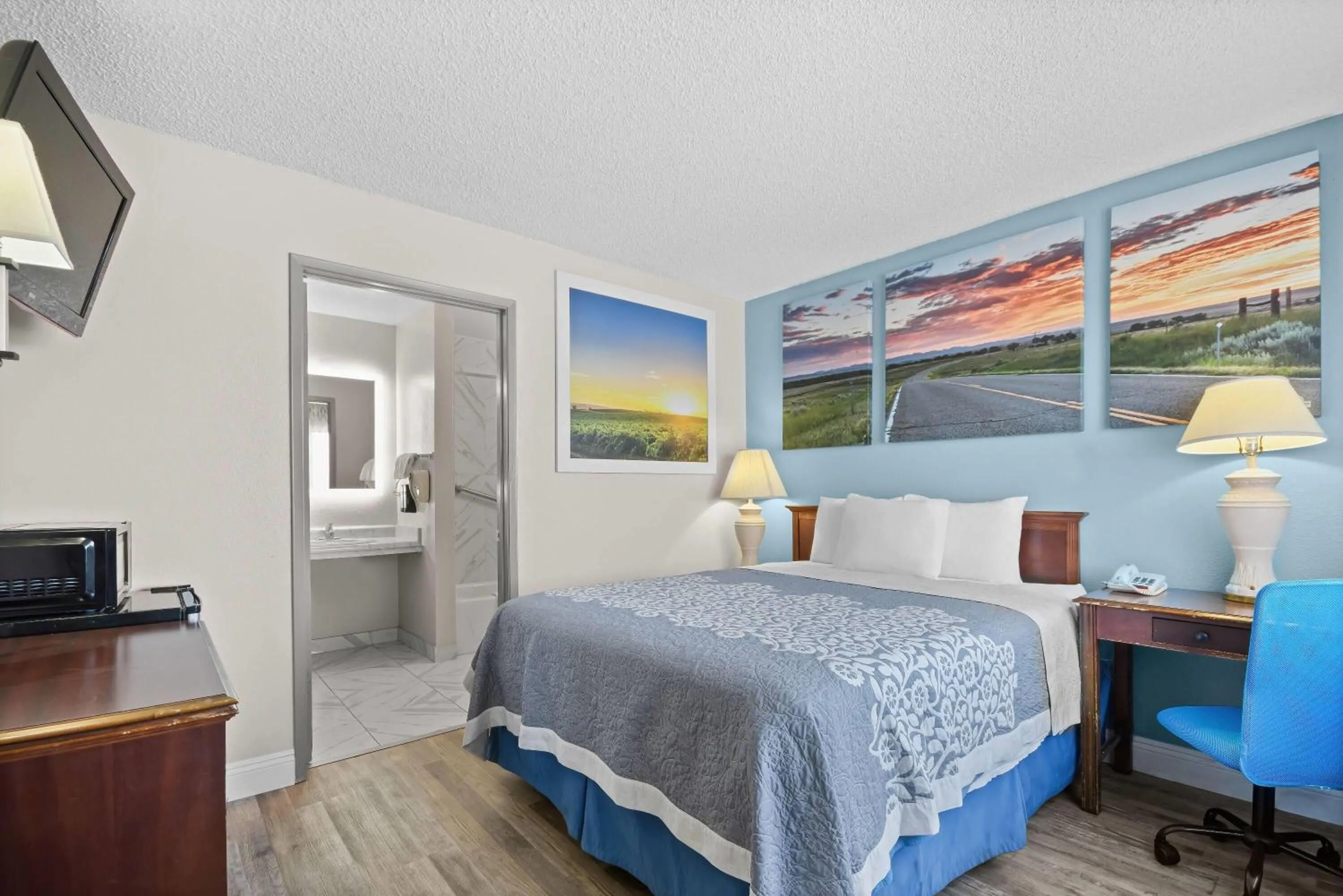 Bed in Days Inn by Wyndham Lost Hills