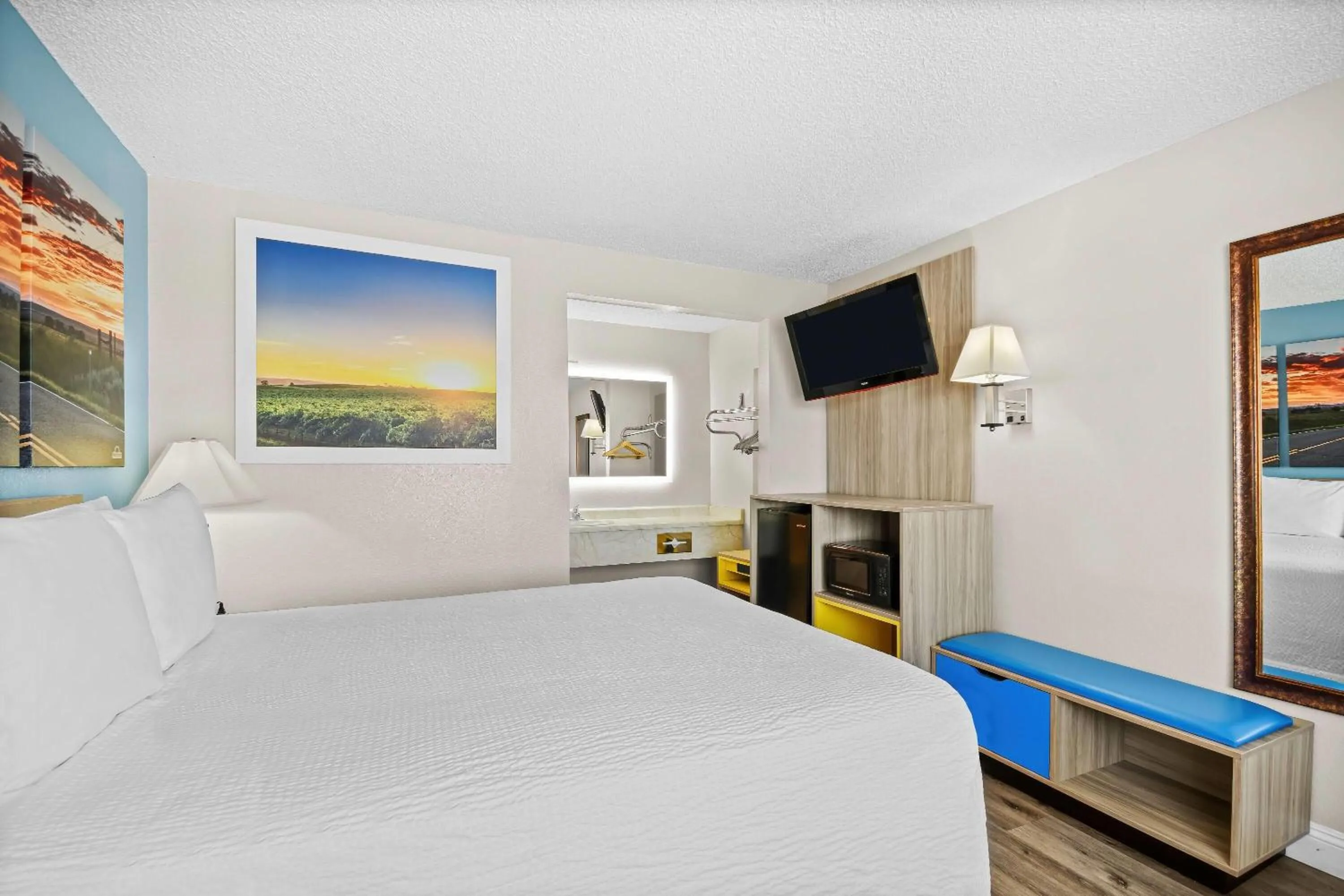 Bed in Days Inn by Wyndham Lost Hills