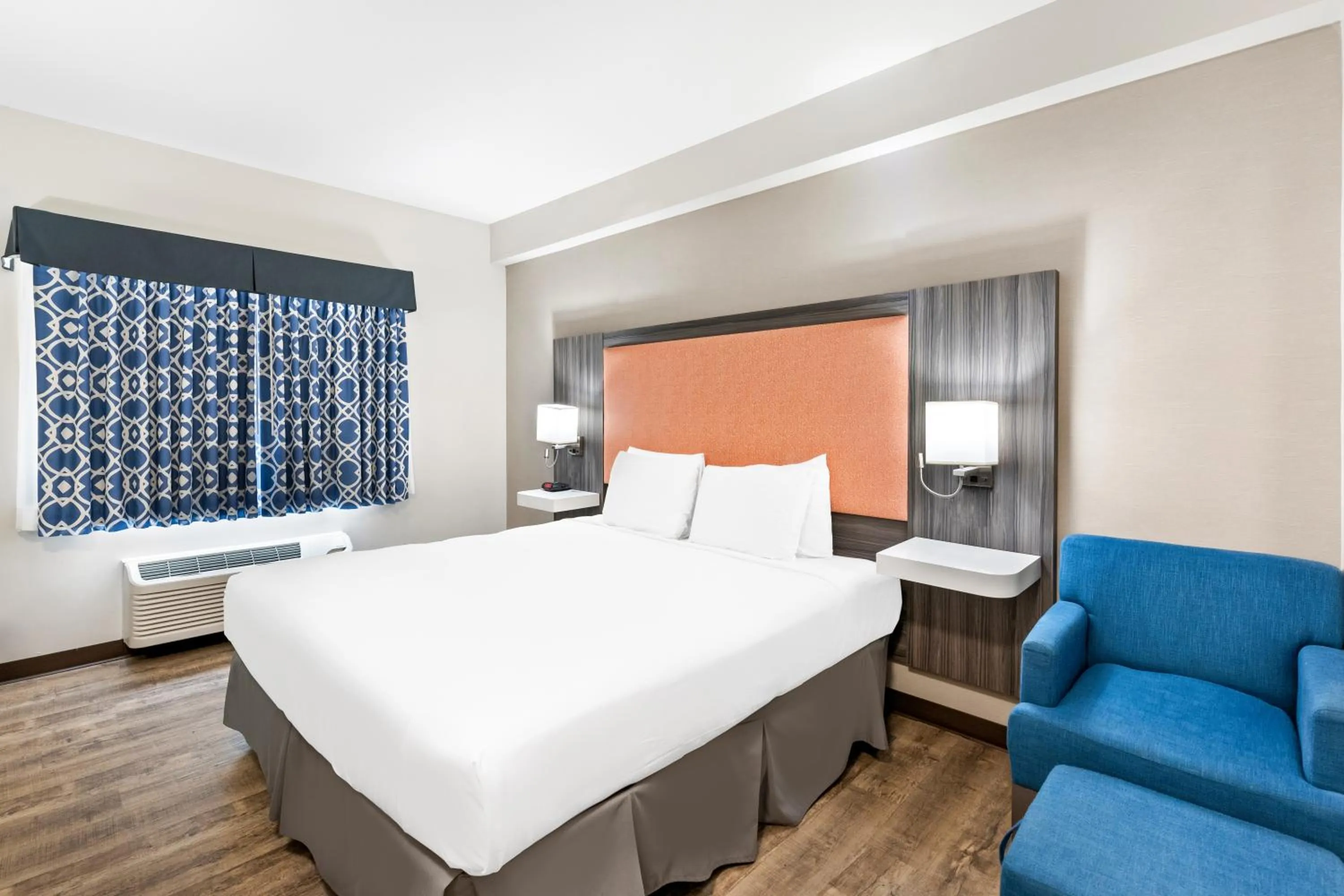 Bed in The Waves Hotel, an Ascend Collection Hotel