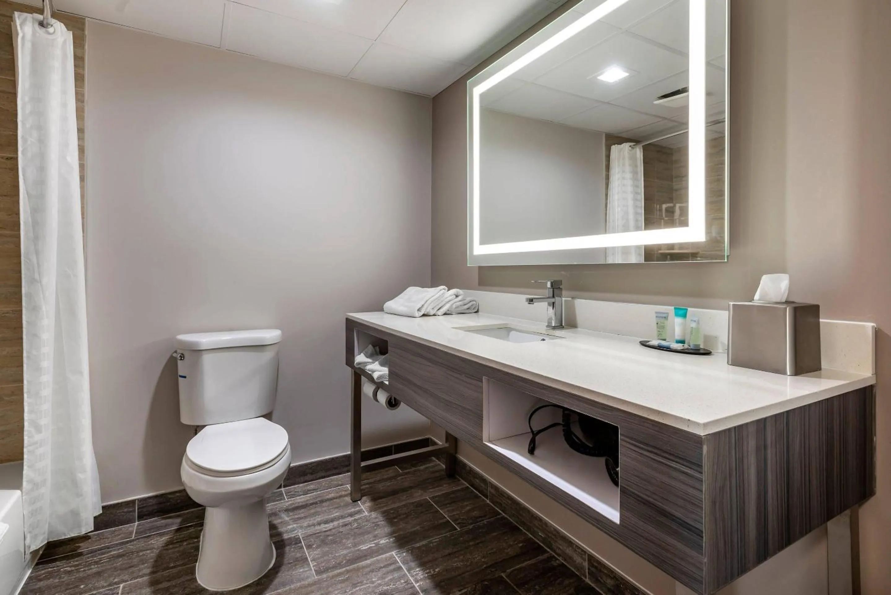 Bedroom in The Waves Hotel, an Ascend Collection Hotel