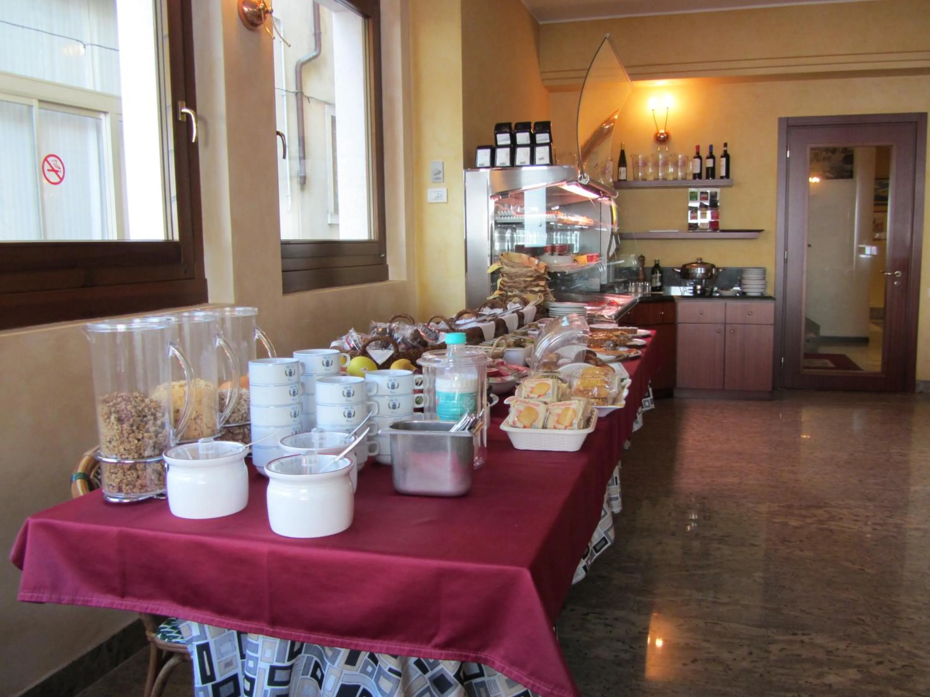 Food and drinks in Hotel Roma