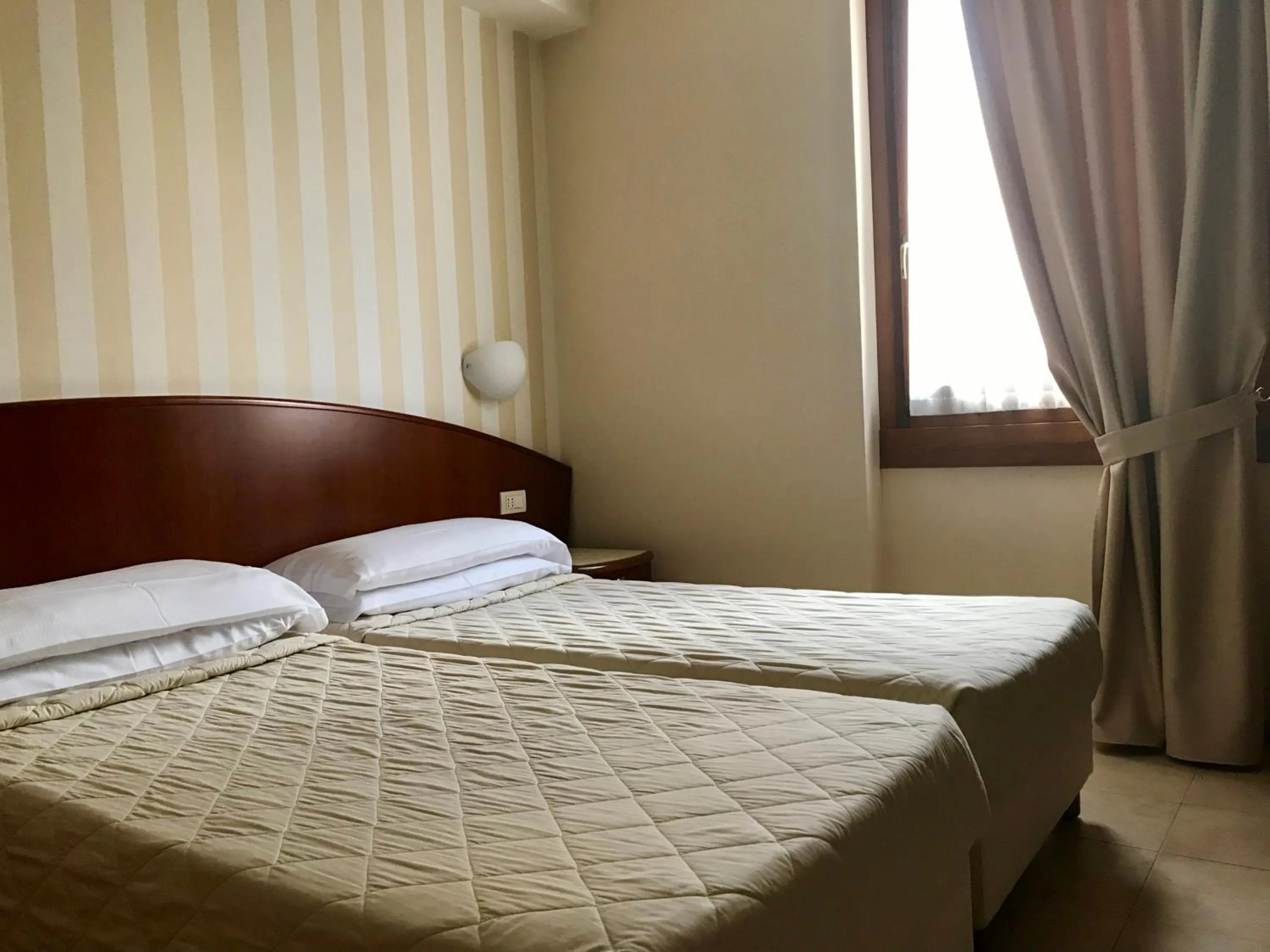 Bed in Hotel Roma