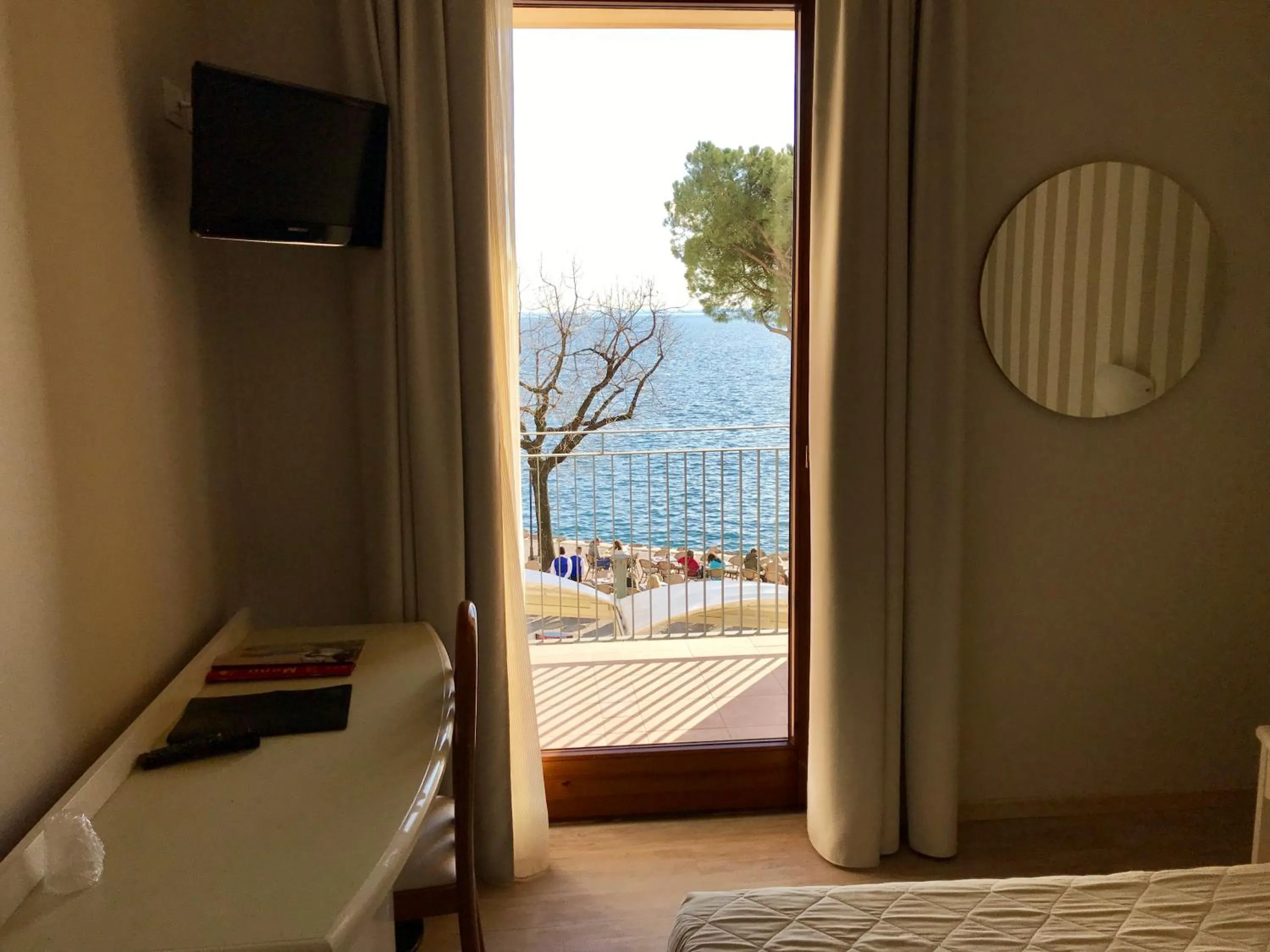 Balcony/Terrace, Bed in Hotel Roma