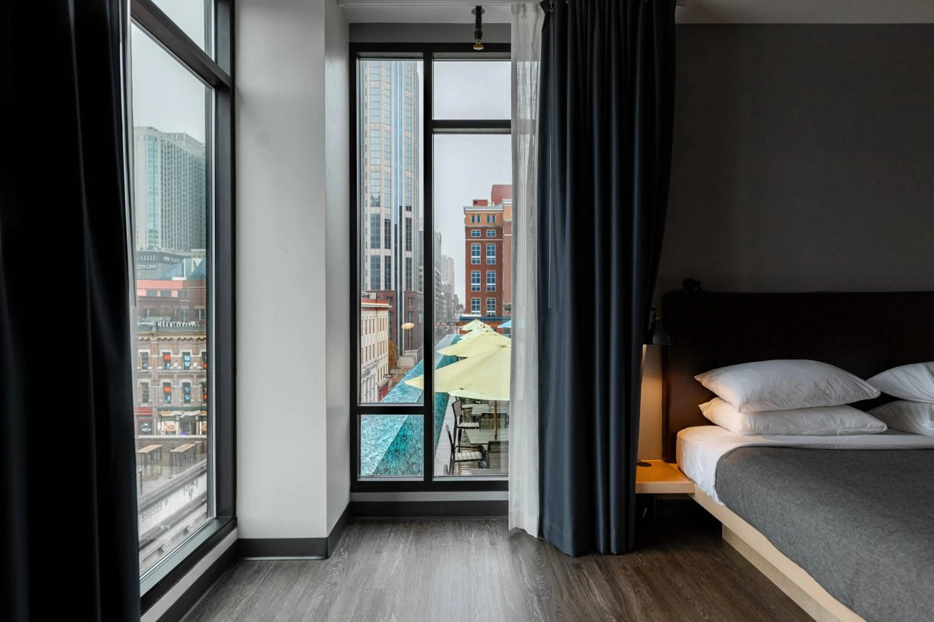 Photo of the whole room, Bed in Moxy Nashville Downtown