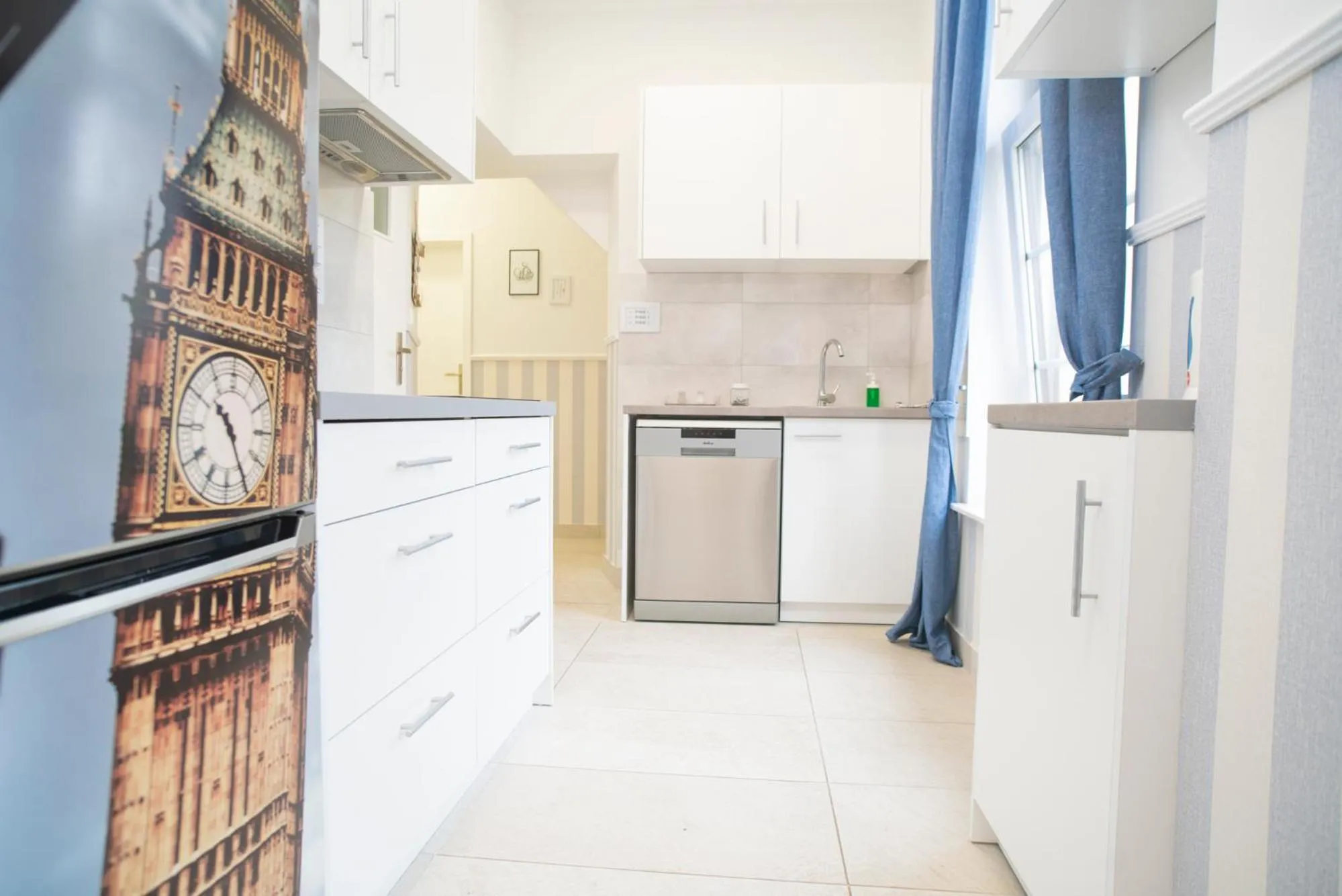 Kitchen or kitchenette in Hostel "Night o'clock" - restauracja, parking i darmowa siłownia