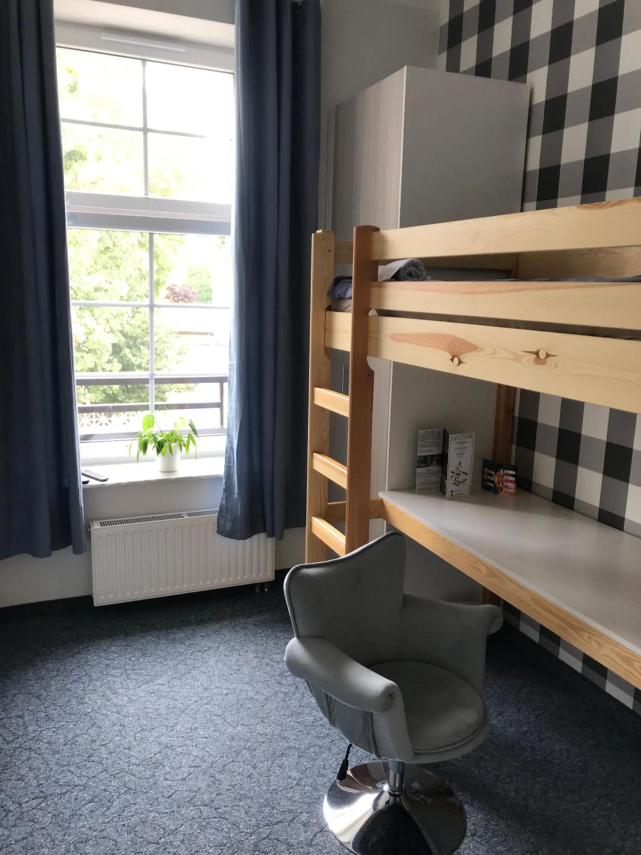 Hostel "Night o'clock" - restauracja, parking i darmowa siłownia