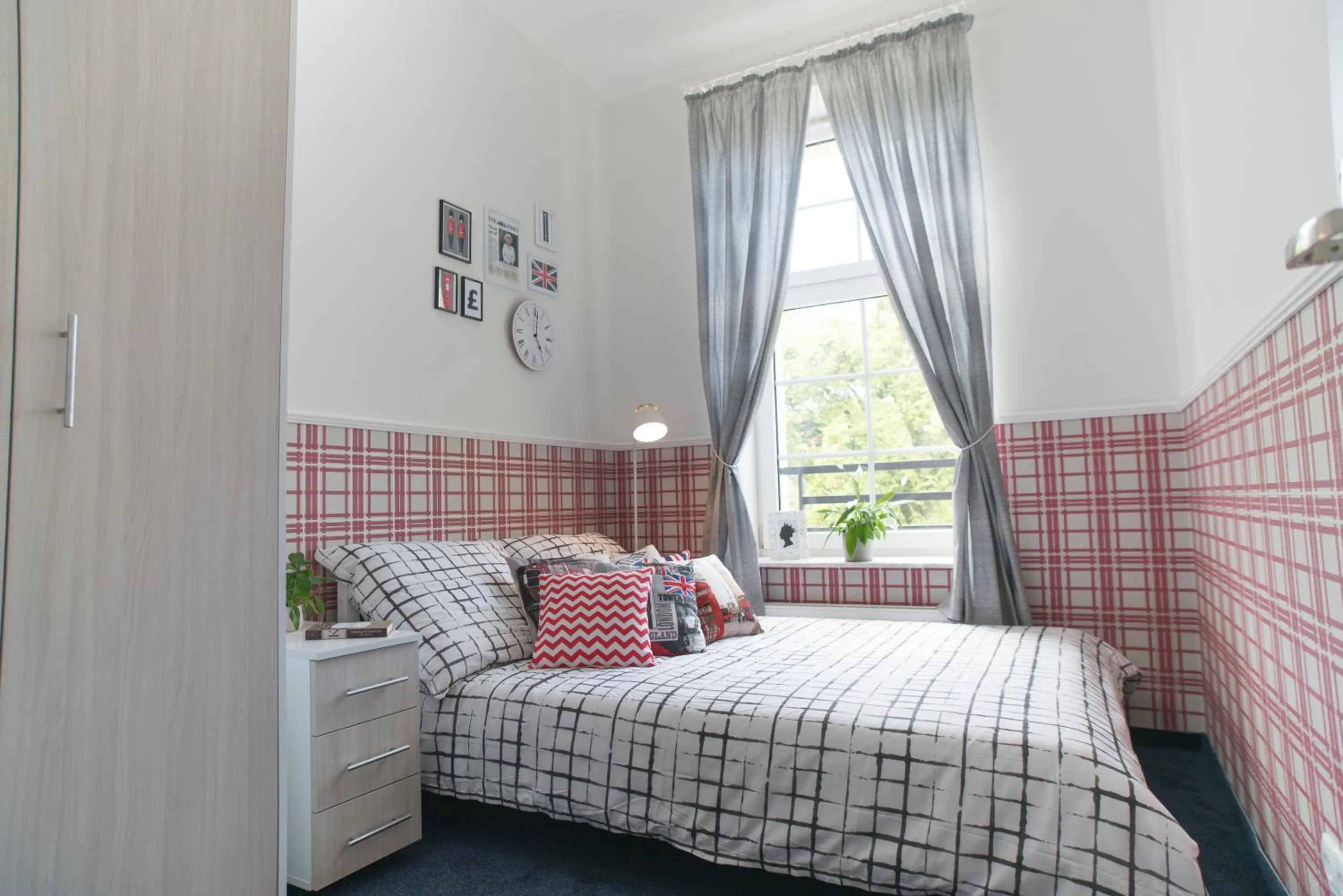 Bed in Hostel "Night o'clock" - restauracja, parking i darmowa siłownia