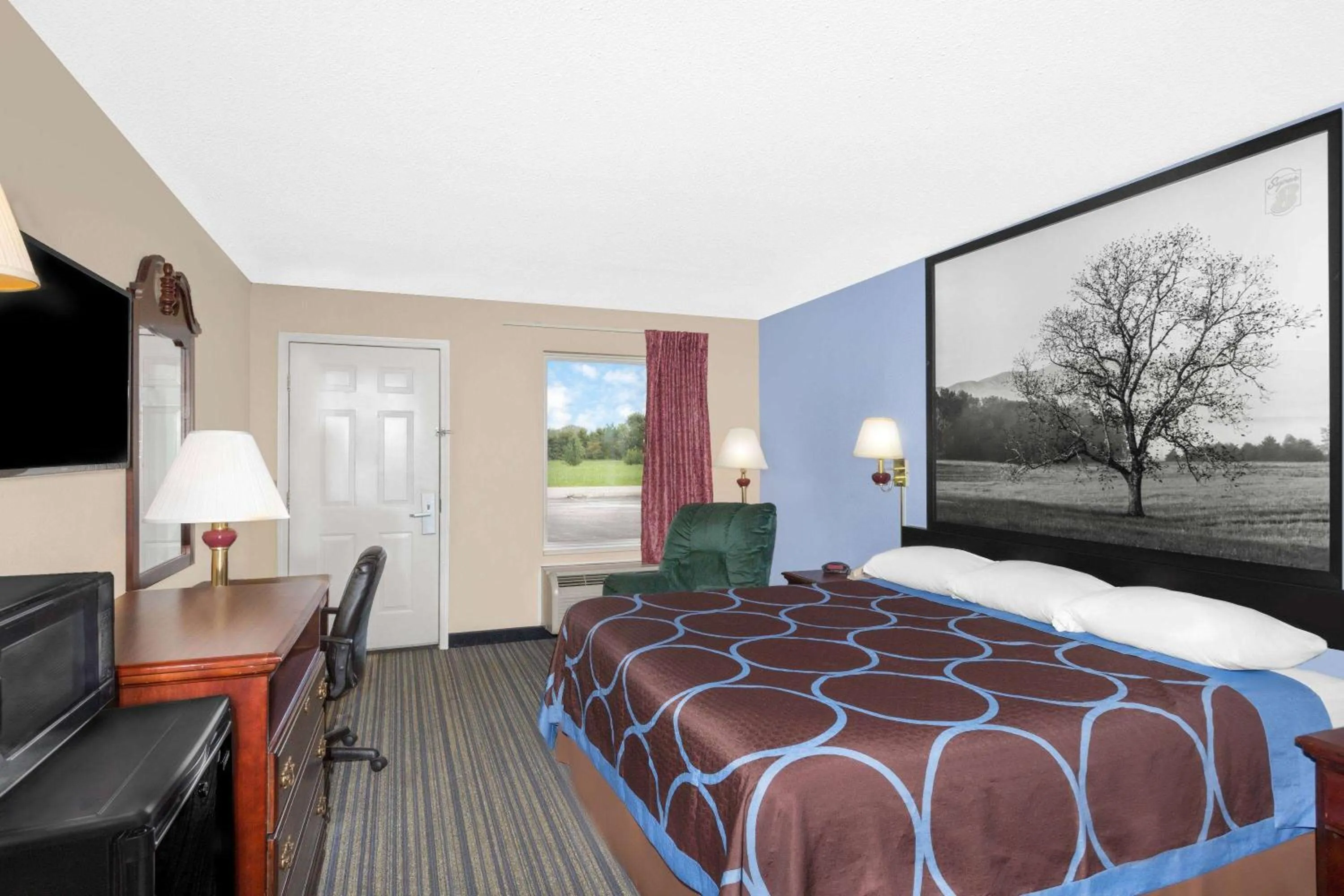 Photo of the whole room, Bed in Super 8 by Wyndham Whiteville