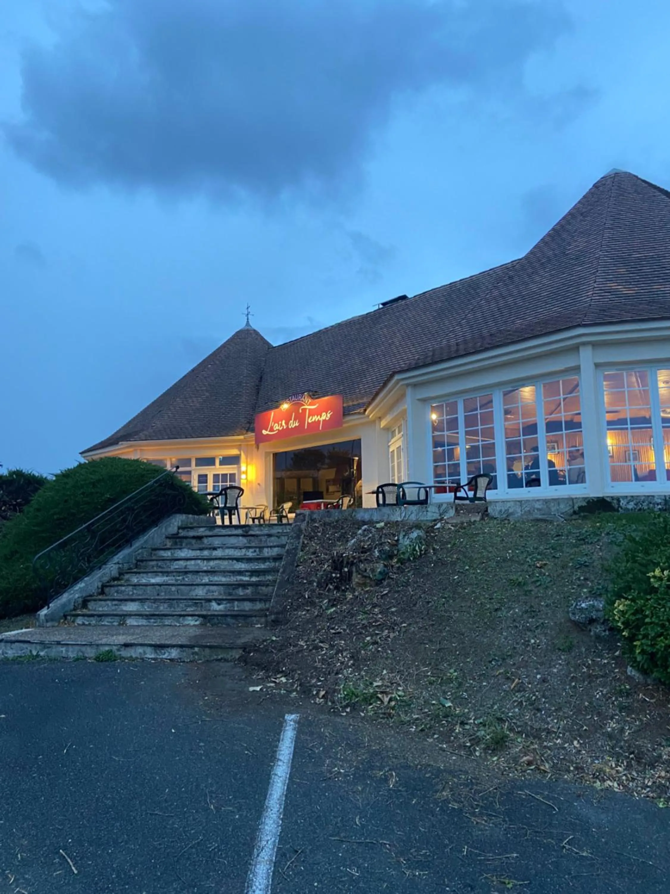 Restaurant/places to eat in Kyriad Angoulême Nord Champniers- Hôtel & Résidence